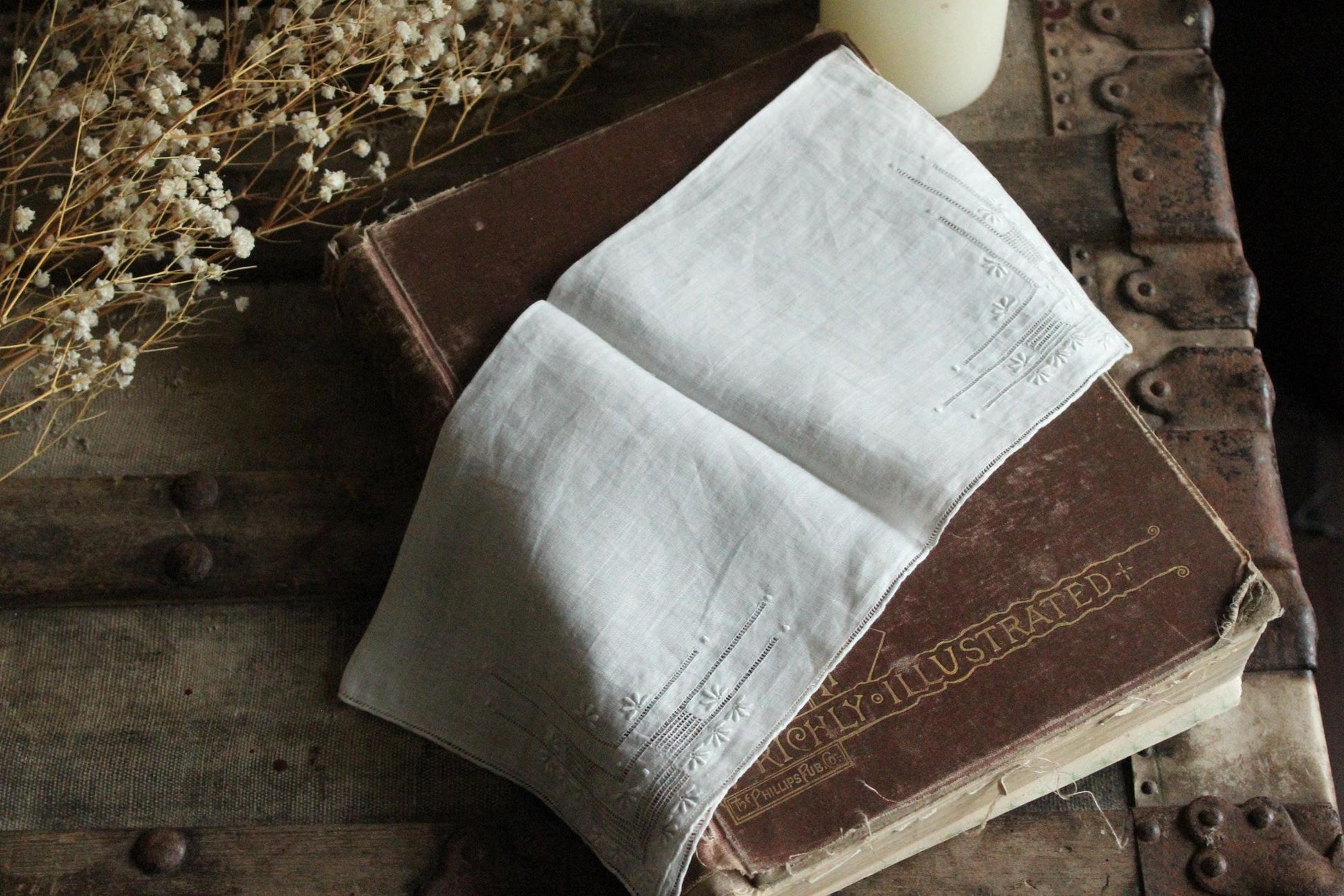 Vintage 1930s 1940s Embroidered White Linen Handkerchief