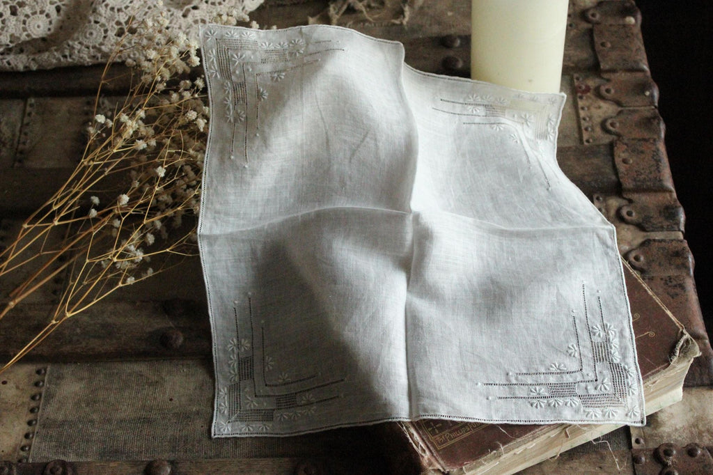 Vintage 1930s 1940s Embroidered White Linen Handkerchief