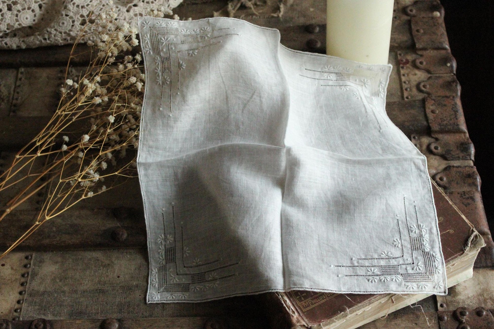 Vintage 1930s 1940s Embroidered White Linen Handkerchief