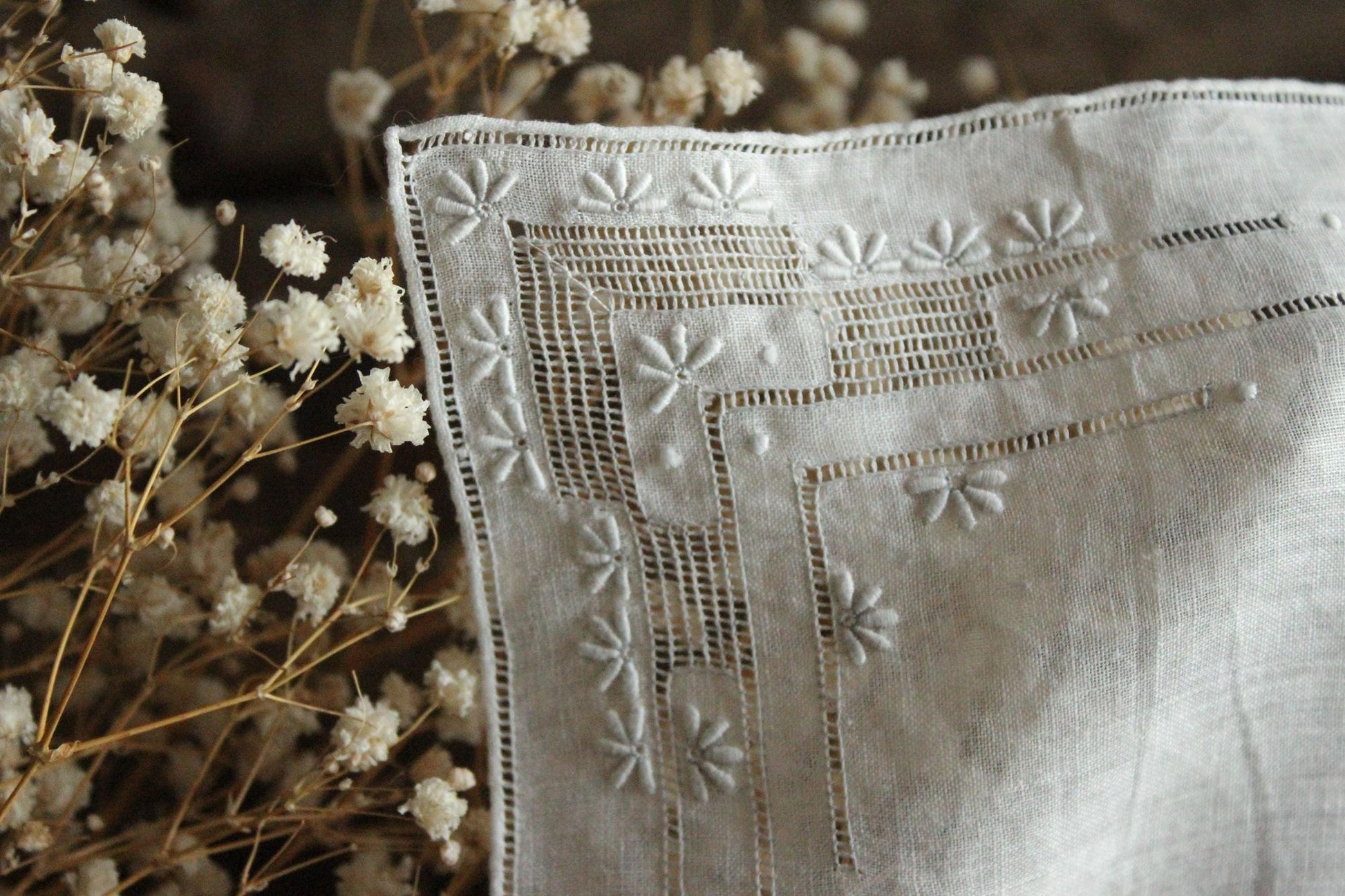 Vintage 1930s 1940s Embroidered White Linen Handkerchief