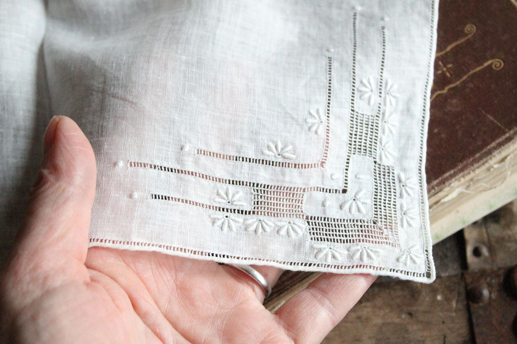 Vintage 1930s 1940s Embroidered White Linen Handkerchief