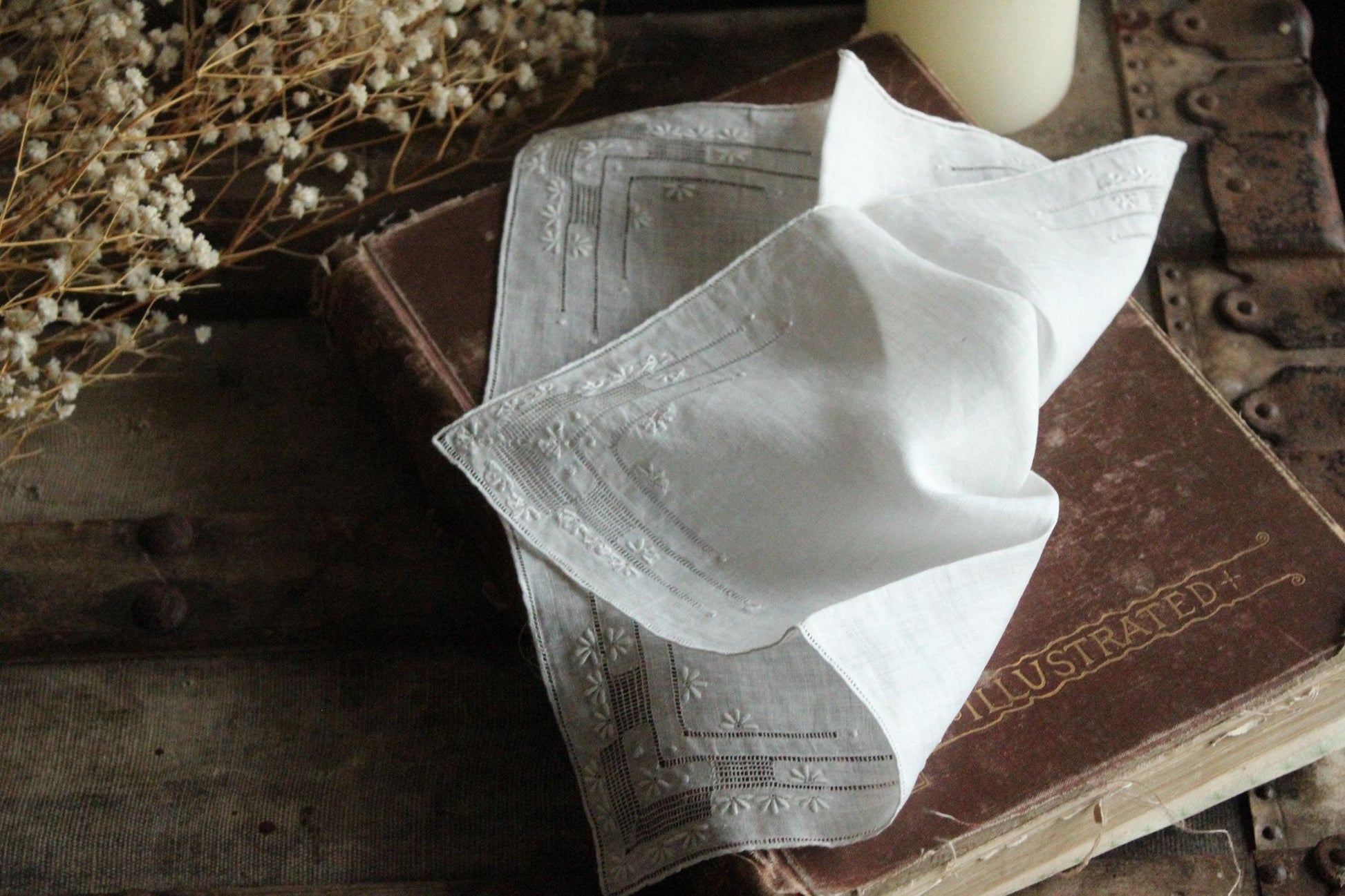 Vintage 1930s 1940s Embroidered White Linen Handkerchief