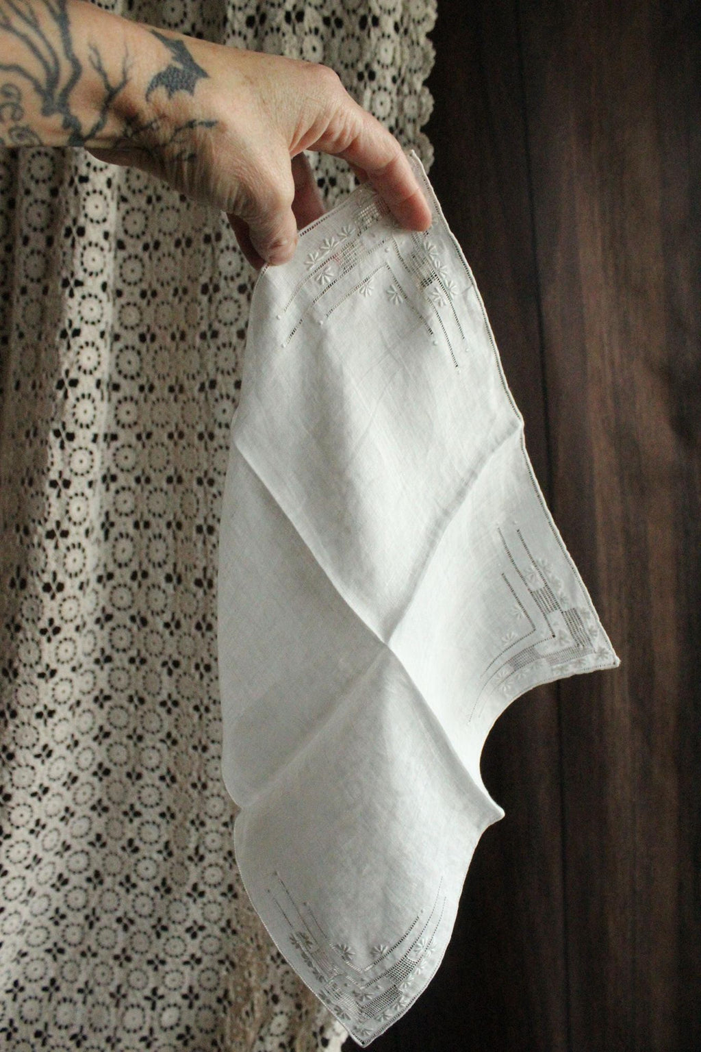 Vintage 1930s 1940s Embroidered White Linen Handkerchief