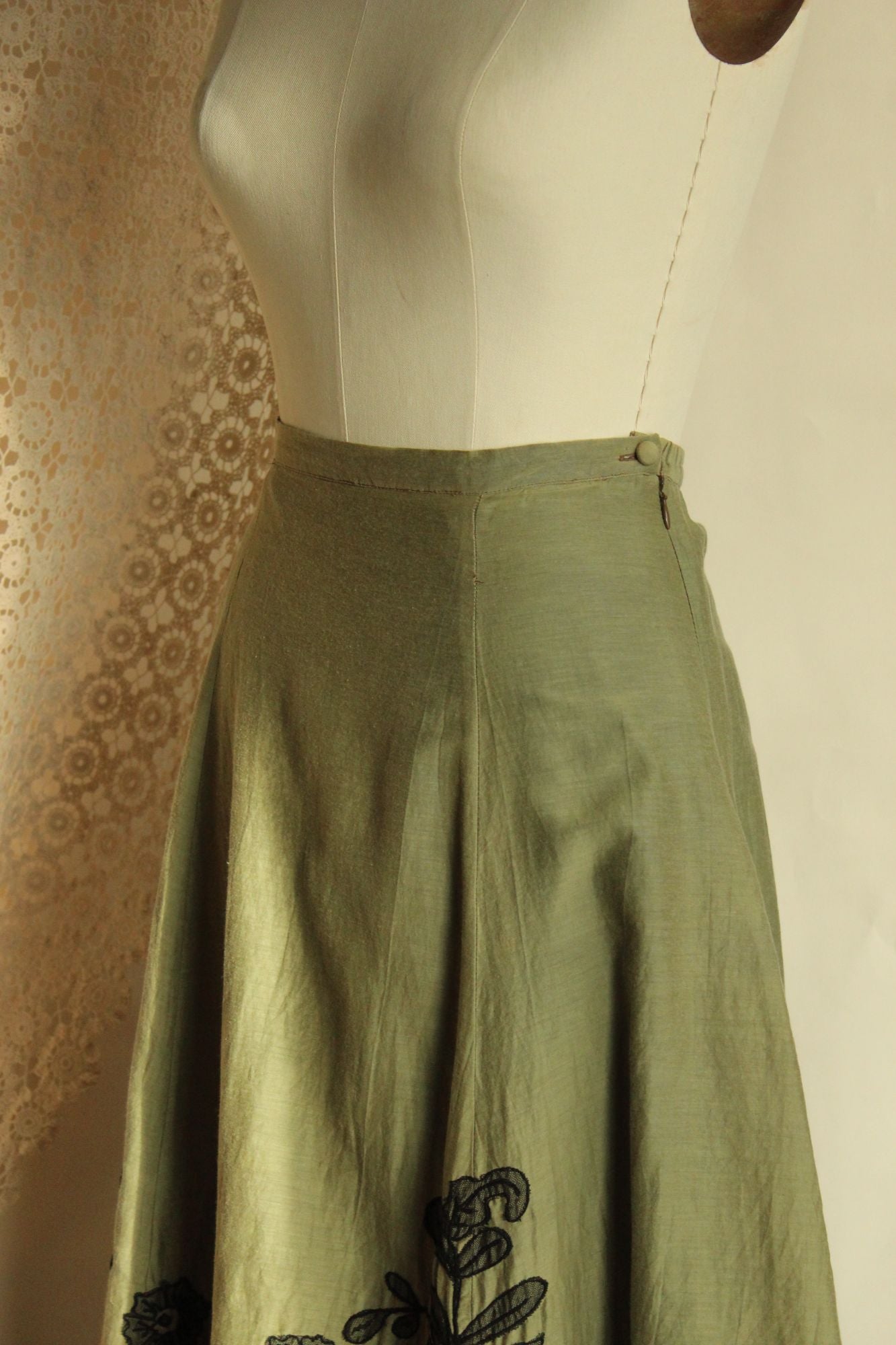 Chico's Womens Volup Skirt Green with Black Lace Floral Trim, Cottage Core