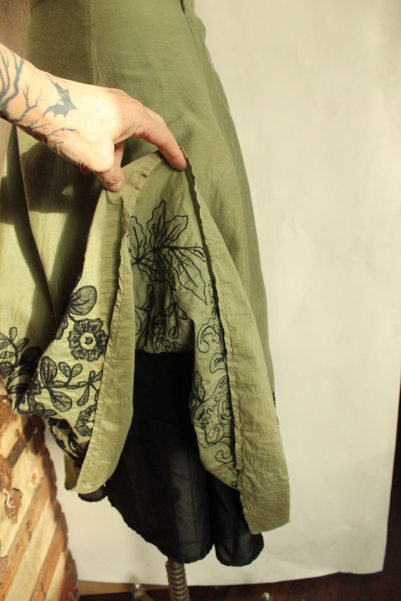 Chico's Womens Volup Skirt Green with Black Lace Floral Trim, Cottage Core