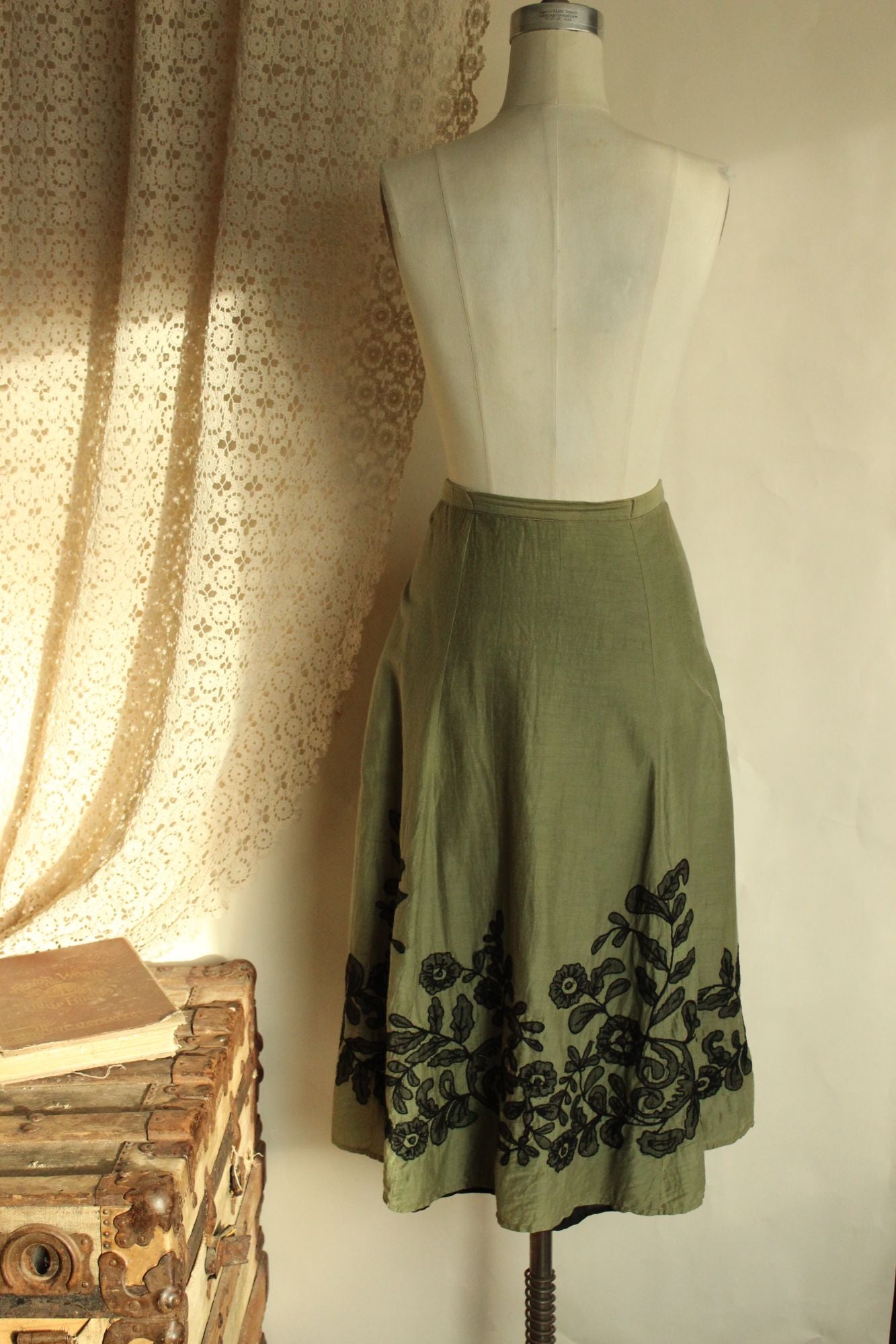 Chico's Womens Volup Skirt Green with Black Lace Floral Trim, Cottage Core