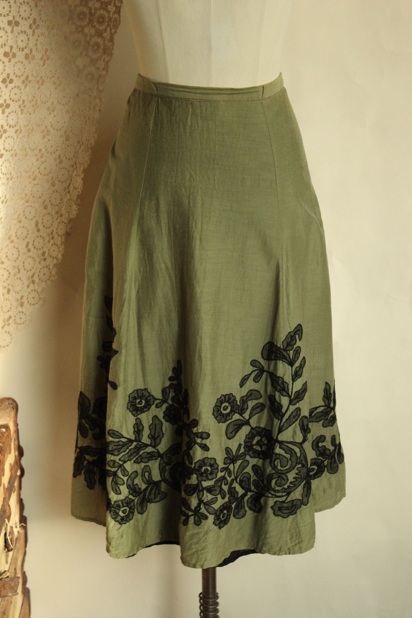 Chico's Womens Volup Skirt Green with Black Lace Floral Trim, Cottage Core