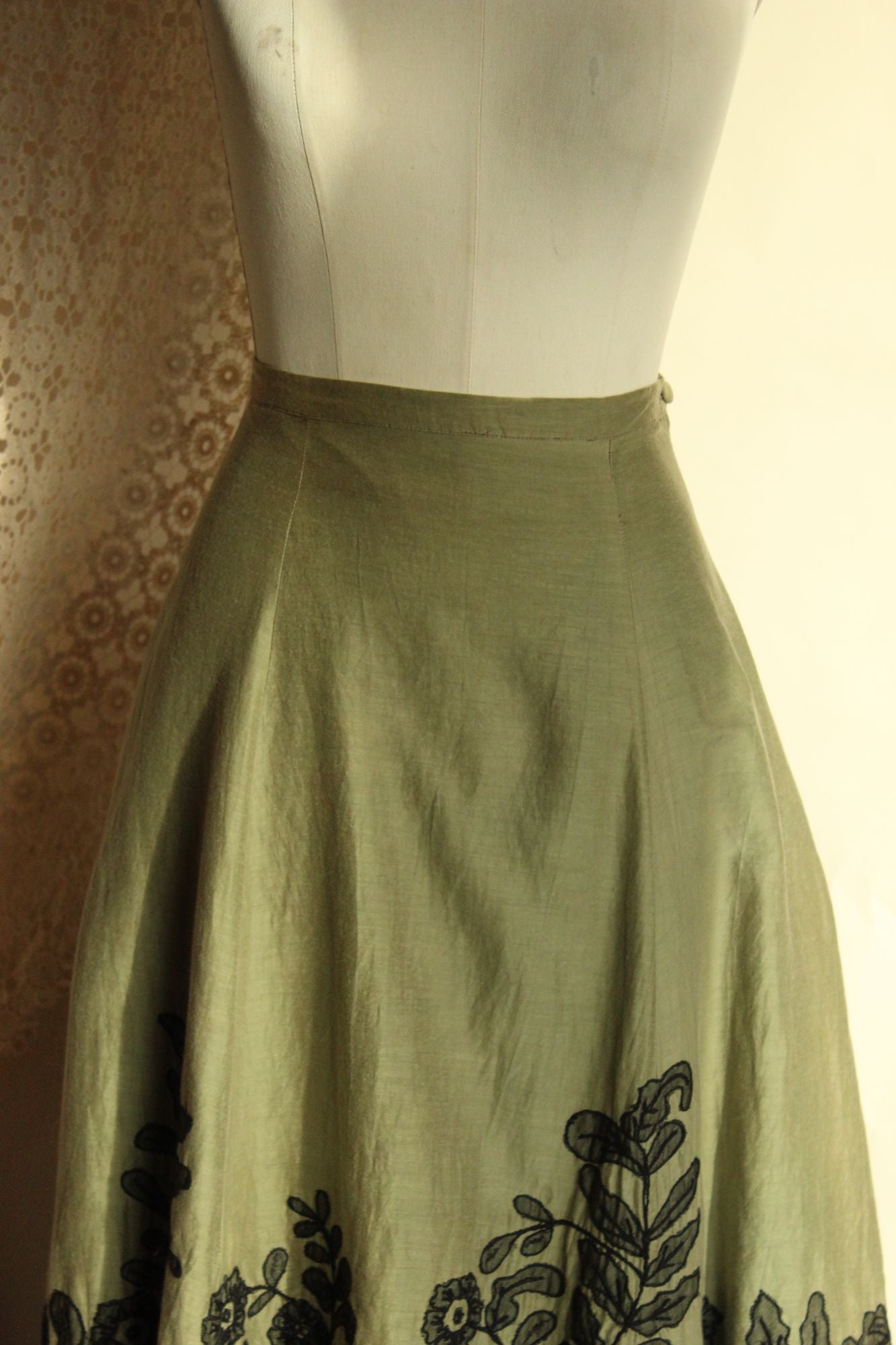 Chico's Womens Volup Skirt Green with Black Lace Floral Trim, Cottage Core