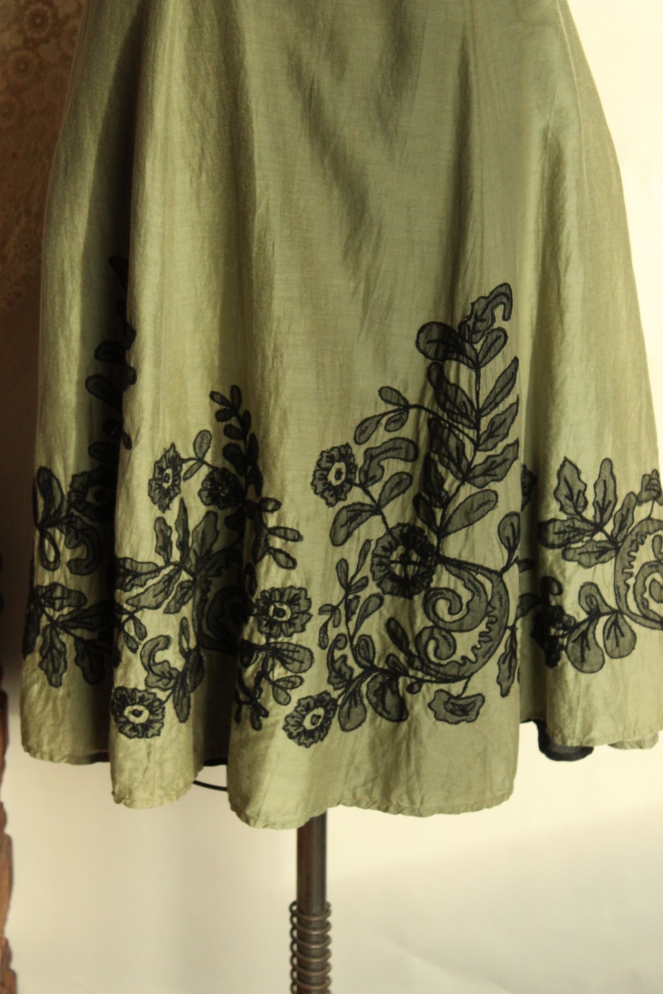 Chico's Womens Volup Skirt Green with Black Lace Floral Trim, Cottage Core