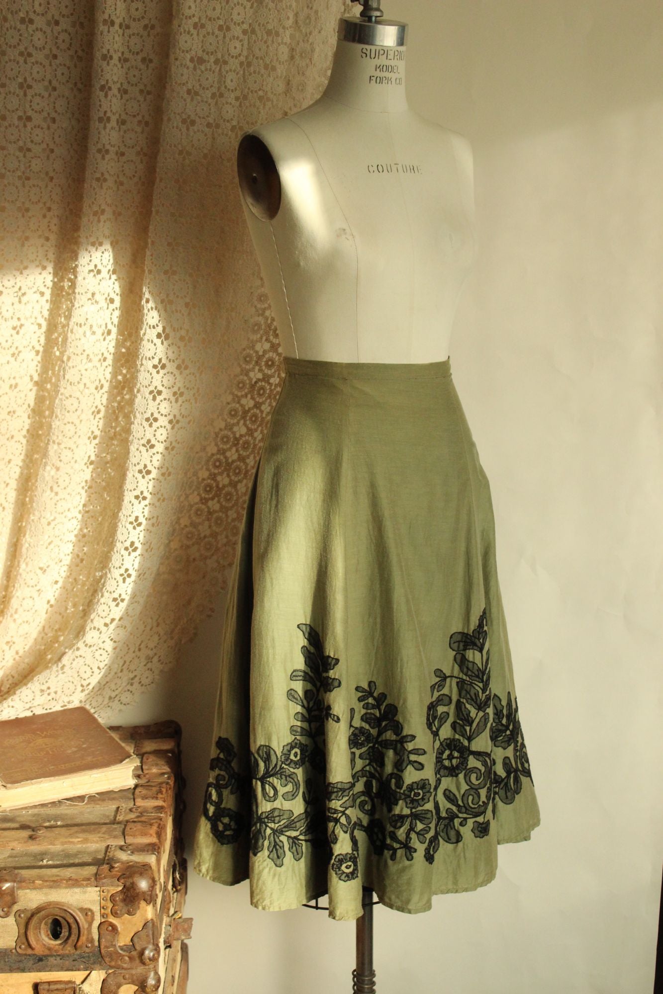 Chico's Womens Volup Skirt Green with Black Lace Floral Trim, Cottage Core