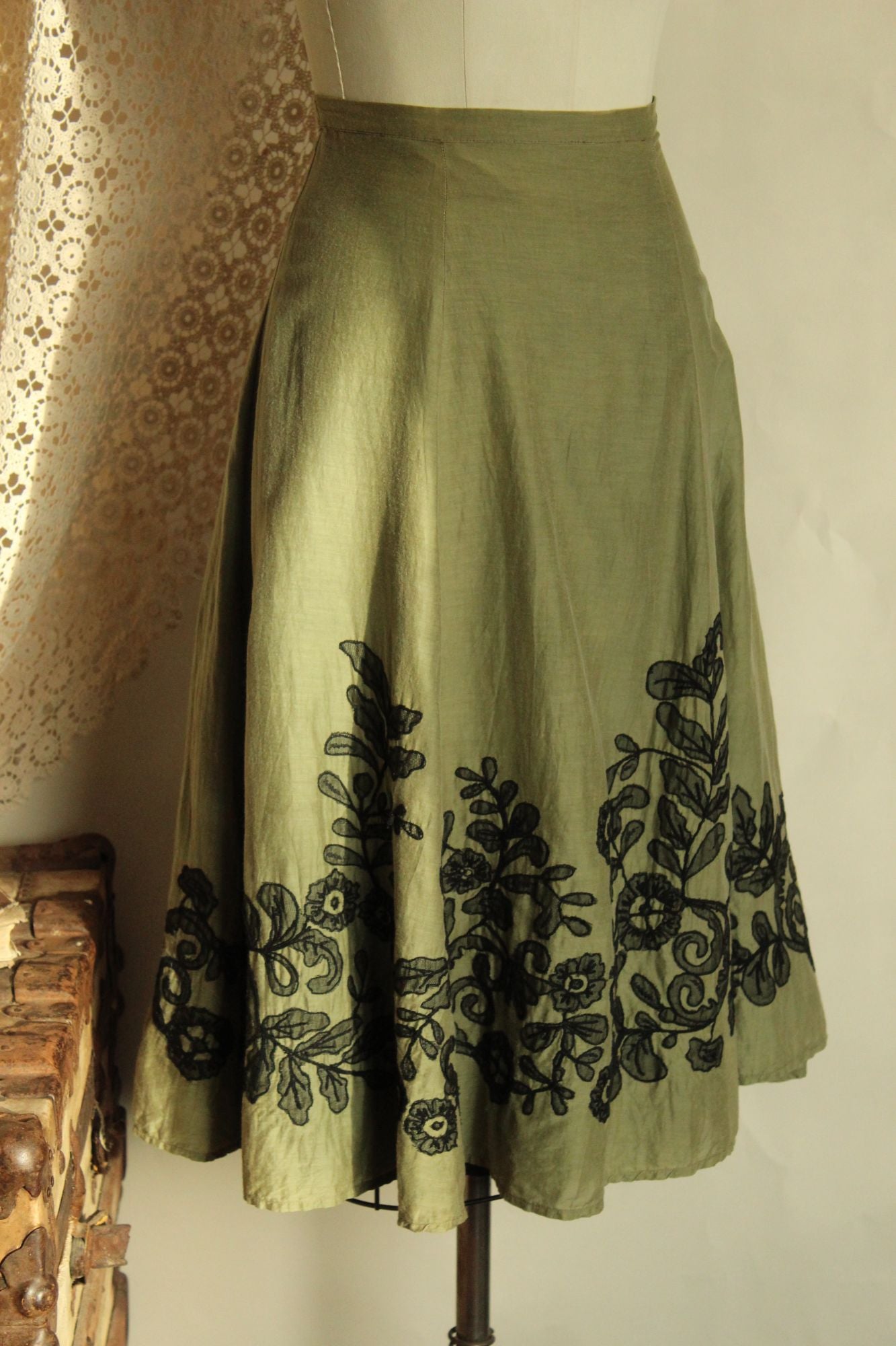 Chico's Womens Volup Skirt Green with Black Lace Floral Trim, Cottage Core