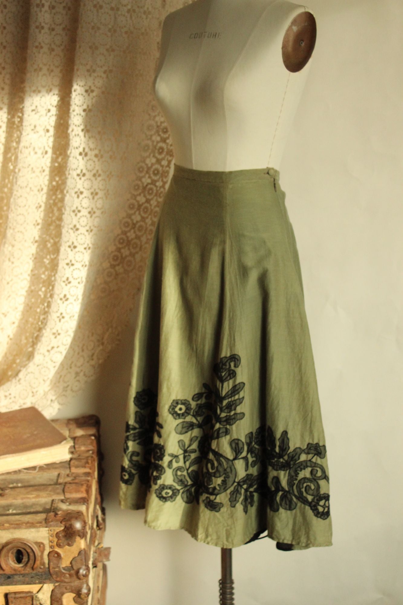 Chico's Womens Volup Skirt Green with Black Lace Floral Trim, Cottage Core