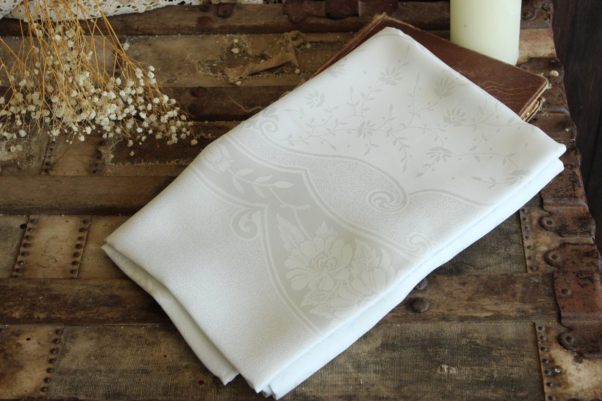 Vintage 1980s 1990s English White Damask Rectangular Tablecloth