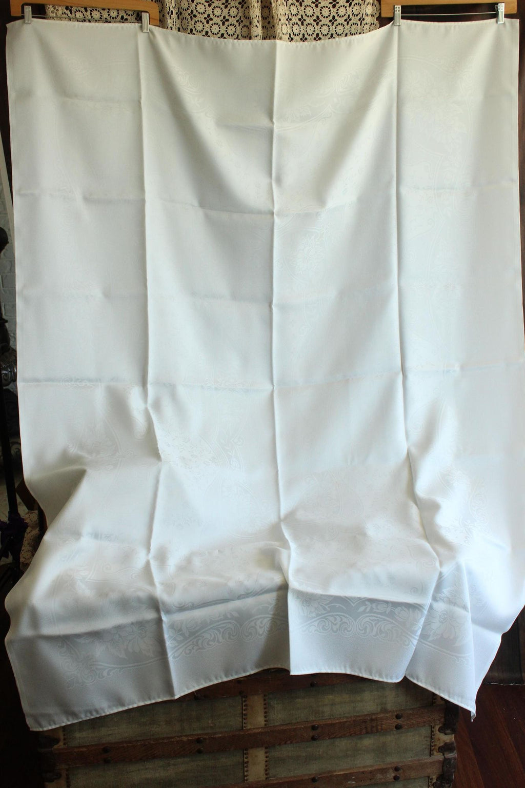 Vintage 1980s 1990s English White Damask Rectangular Tablecloth