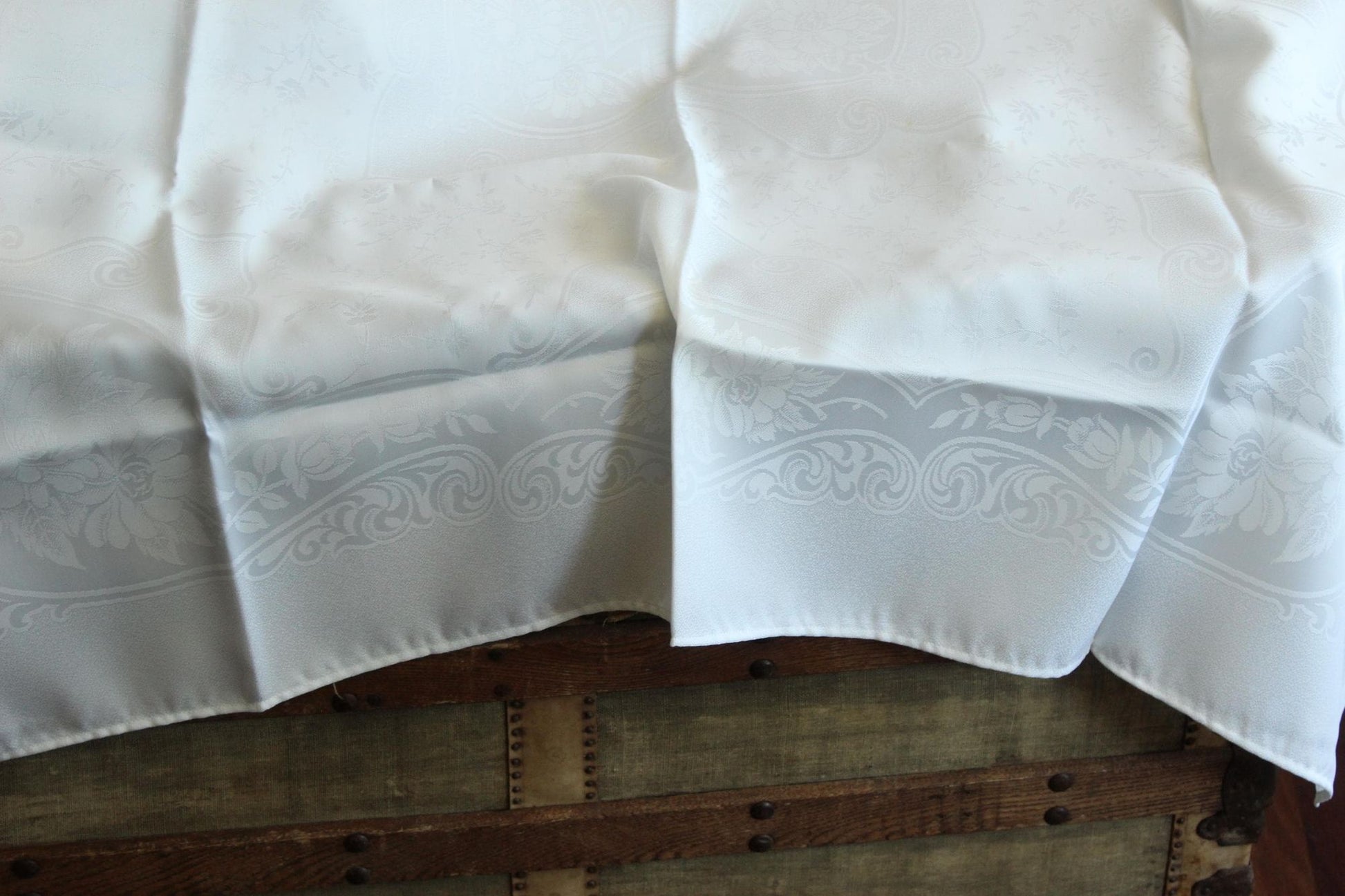 Vintage 1980s 1990s English White Damask Rectangular Tablecloth