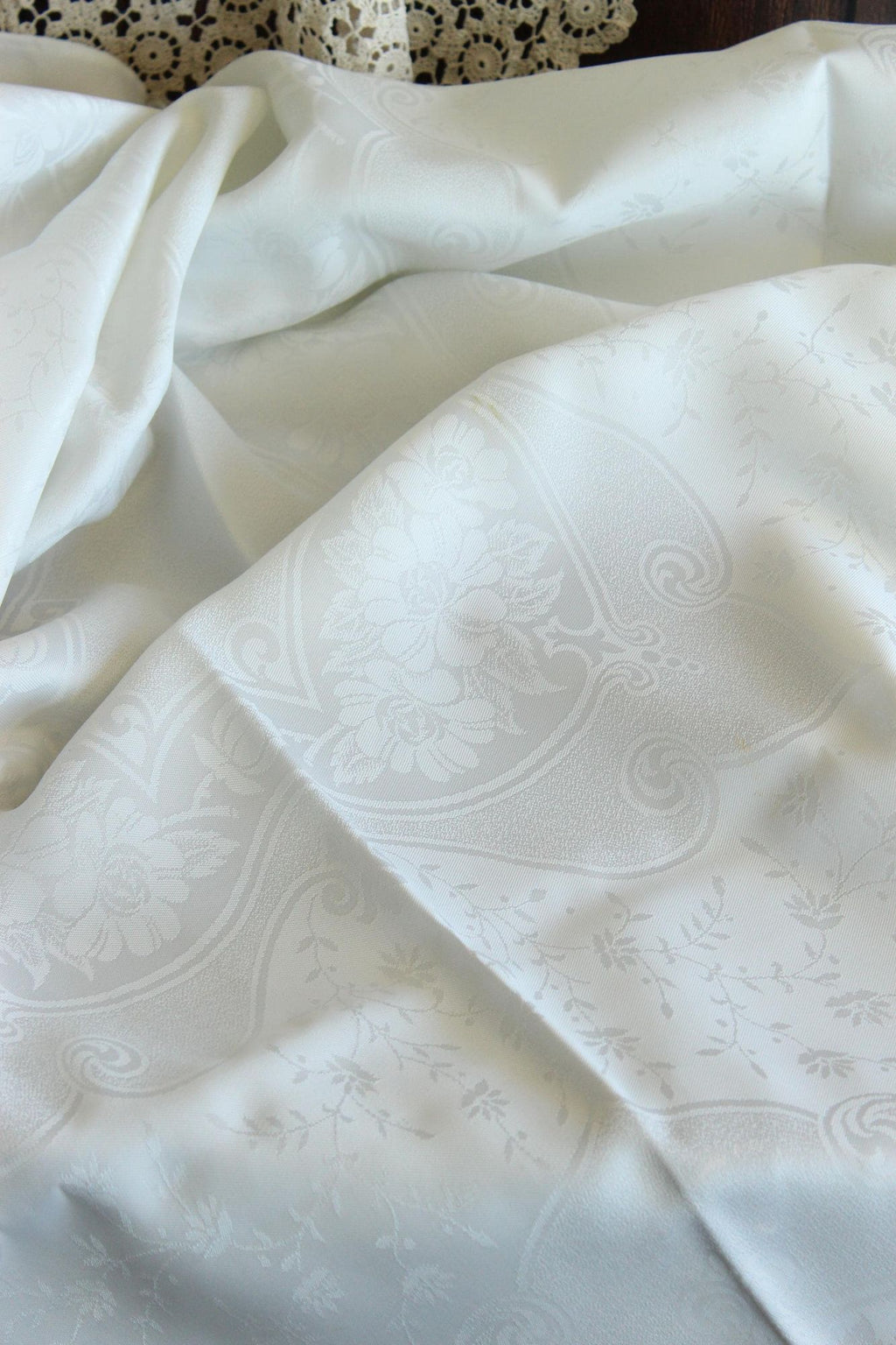 Vintage 1980s 1990s English White Damask Rectangular Tablecloth