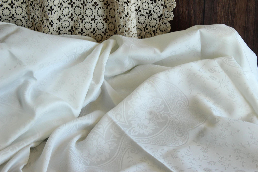 Vintage 1980s 1990s English White Damask Rectangular Tablecloth