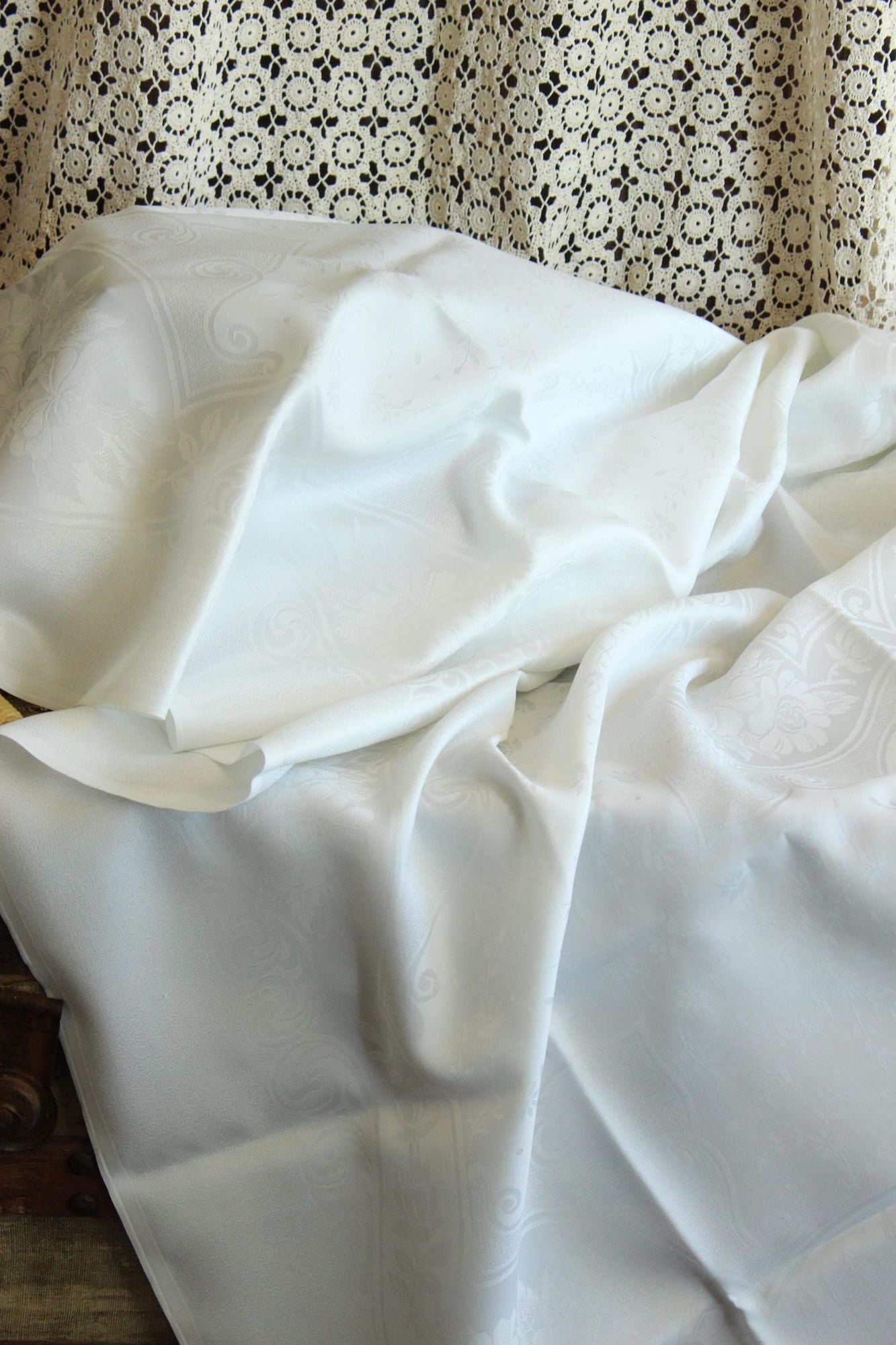 Vintage 1980s 1990s English White Damask Rectangular Tablecloth