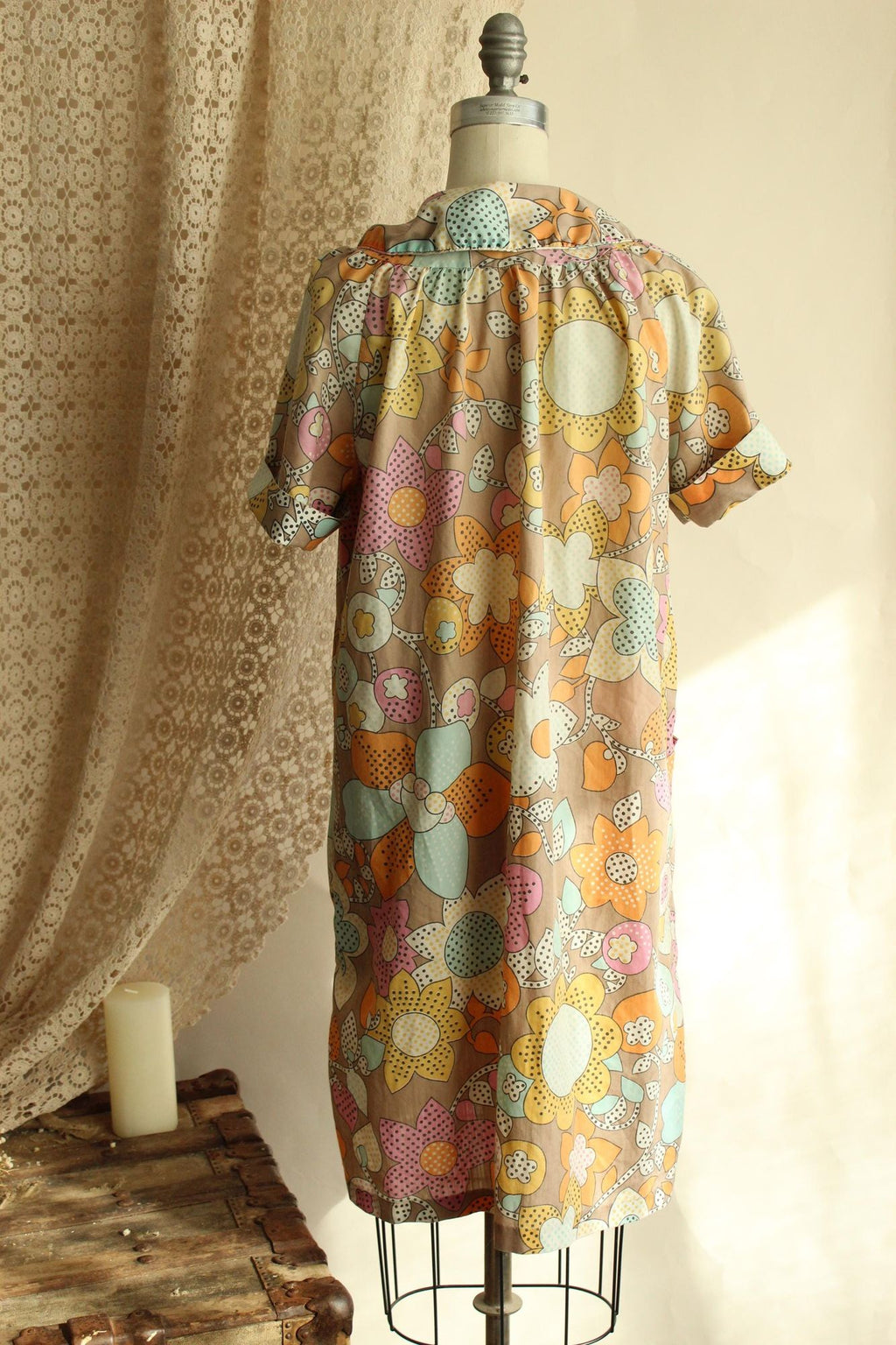 Vintage 1960s Floral Print Housecoat with Peter Pan Collar and Pockets