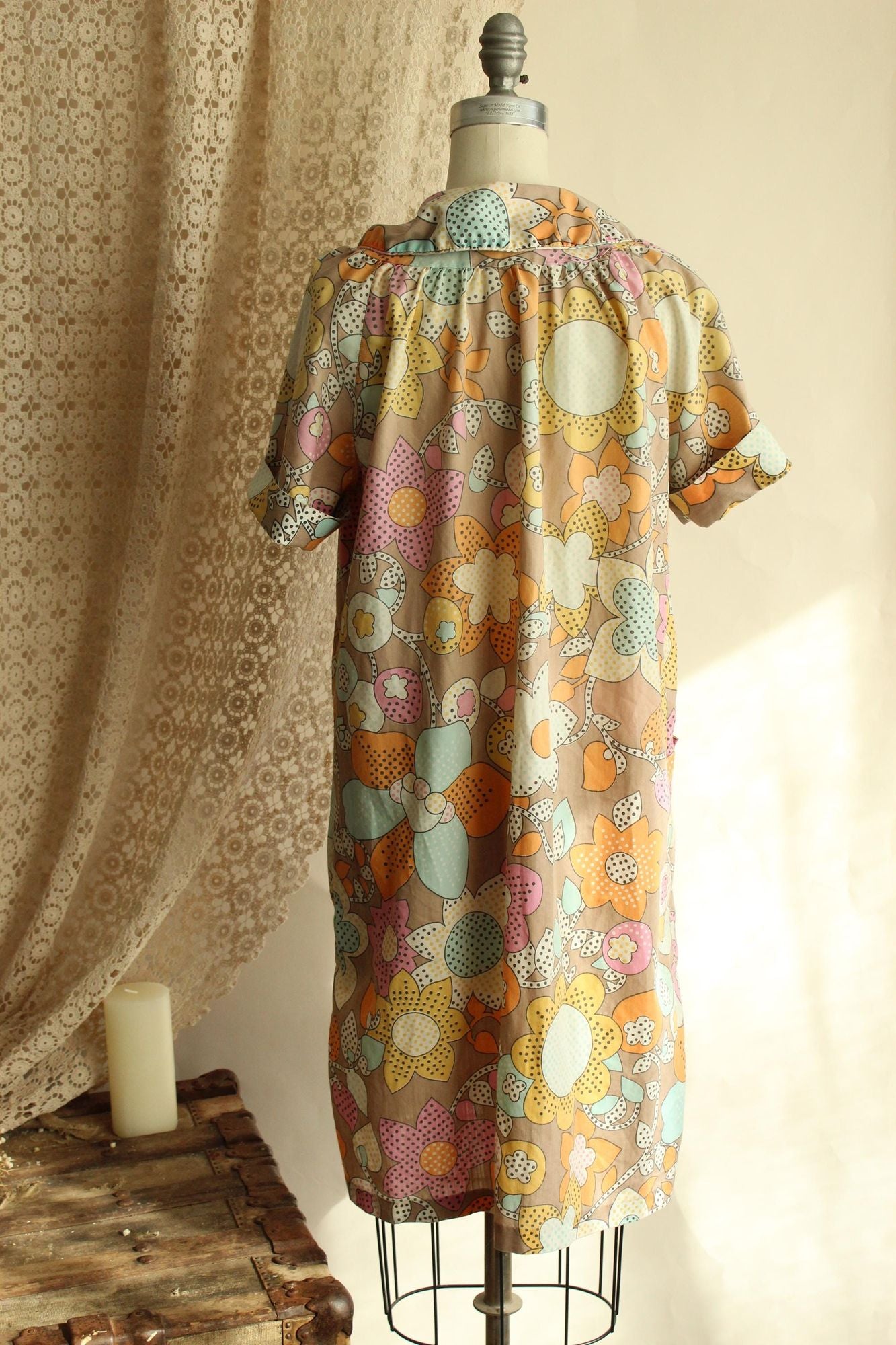 Vintage 1960s Floral Print Housecoat with Peter Pan Collar and Pockets