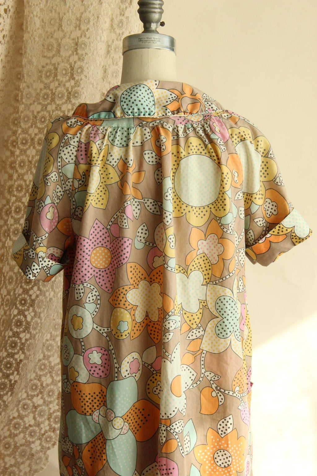 Vintage 1960s Floral Print Housecoat with Peter Pan Collar and Pockets