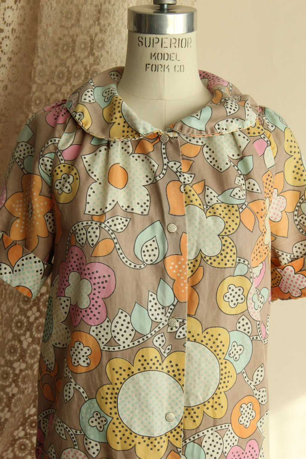 Vintage 1960s Floral Print Housecoat with Peter Pan Collar and Pockets