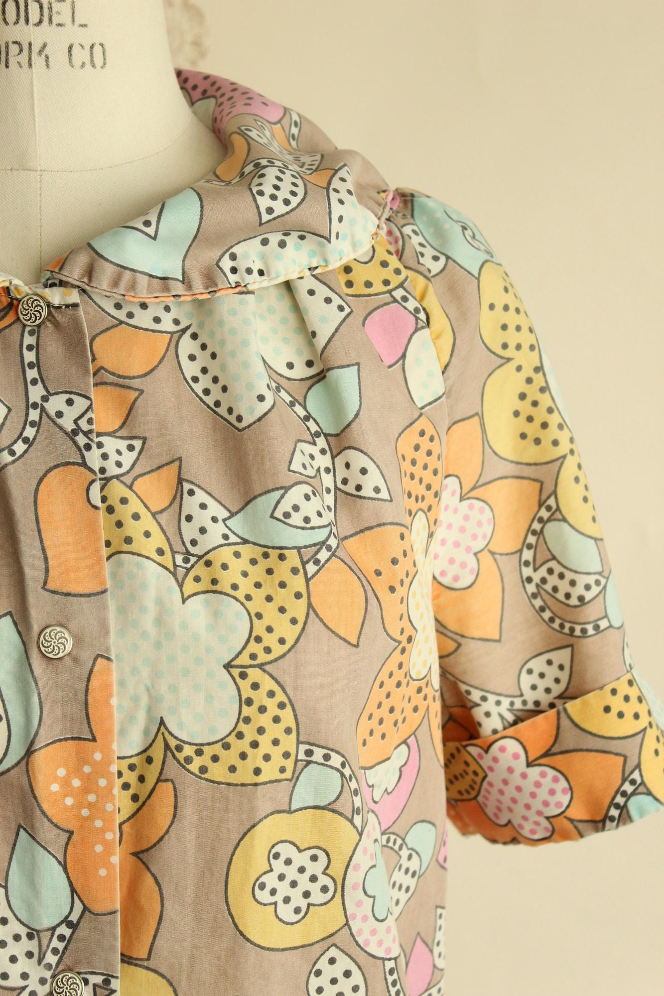 Vintage 1960s Floral Print Housecoat with Peter Pan Collar and Pockets