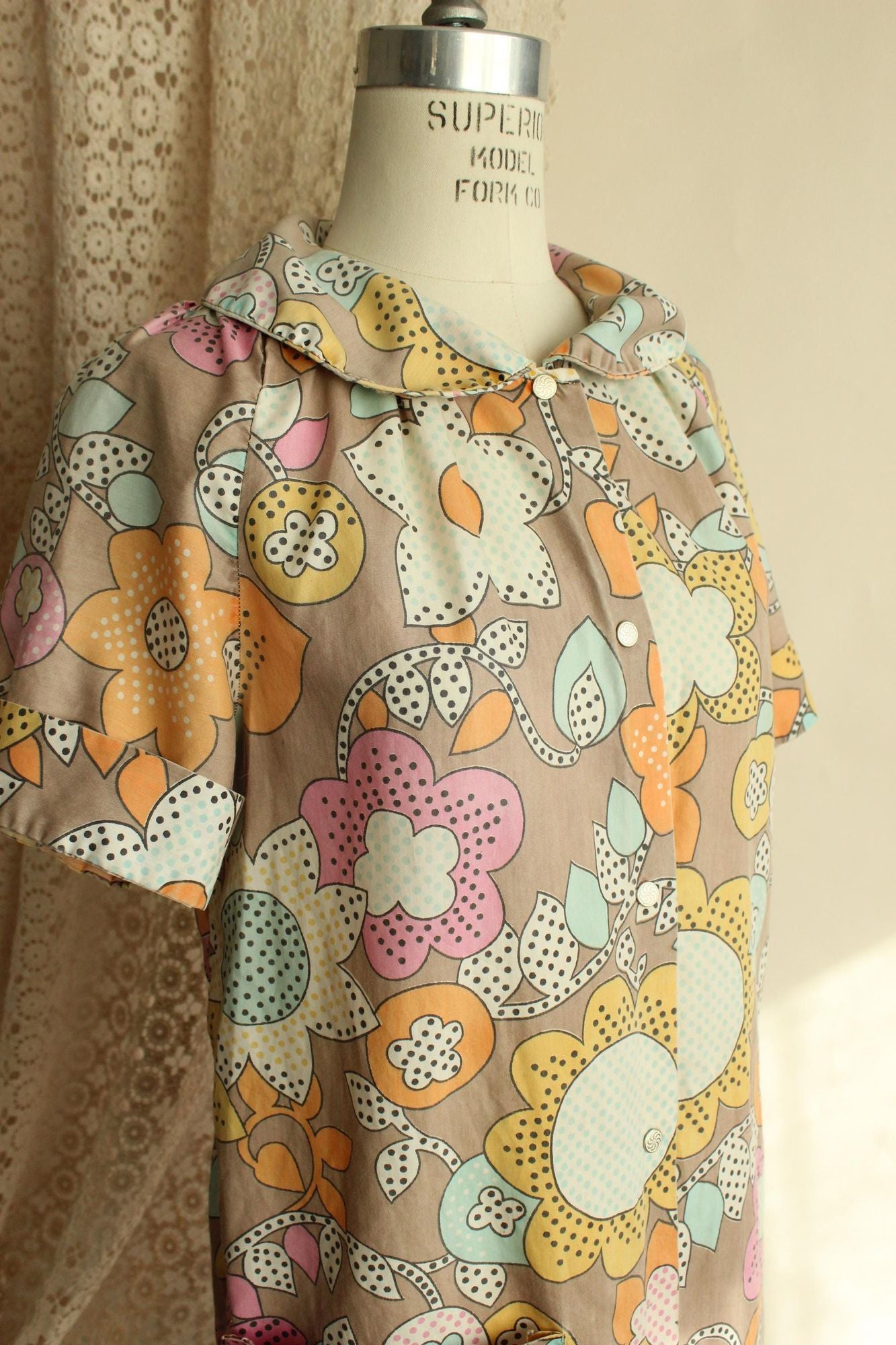 Vintage 1960s Floral Print Housecoat with Peter Pan Collar and Pockets