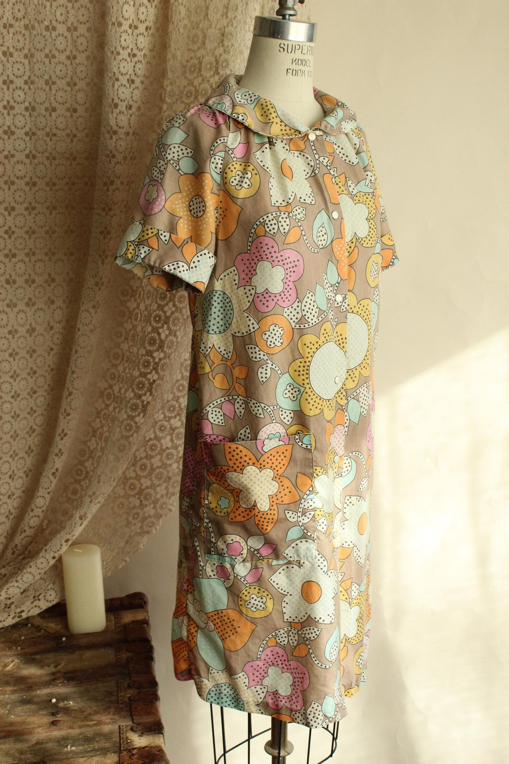 Vintage 1960s Floral Print Housecoat with Peter Pan Collar and Pockets