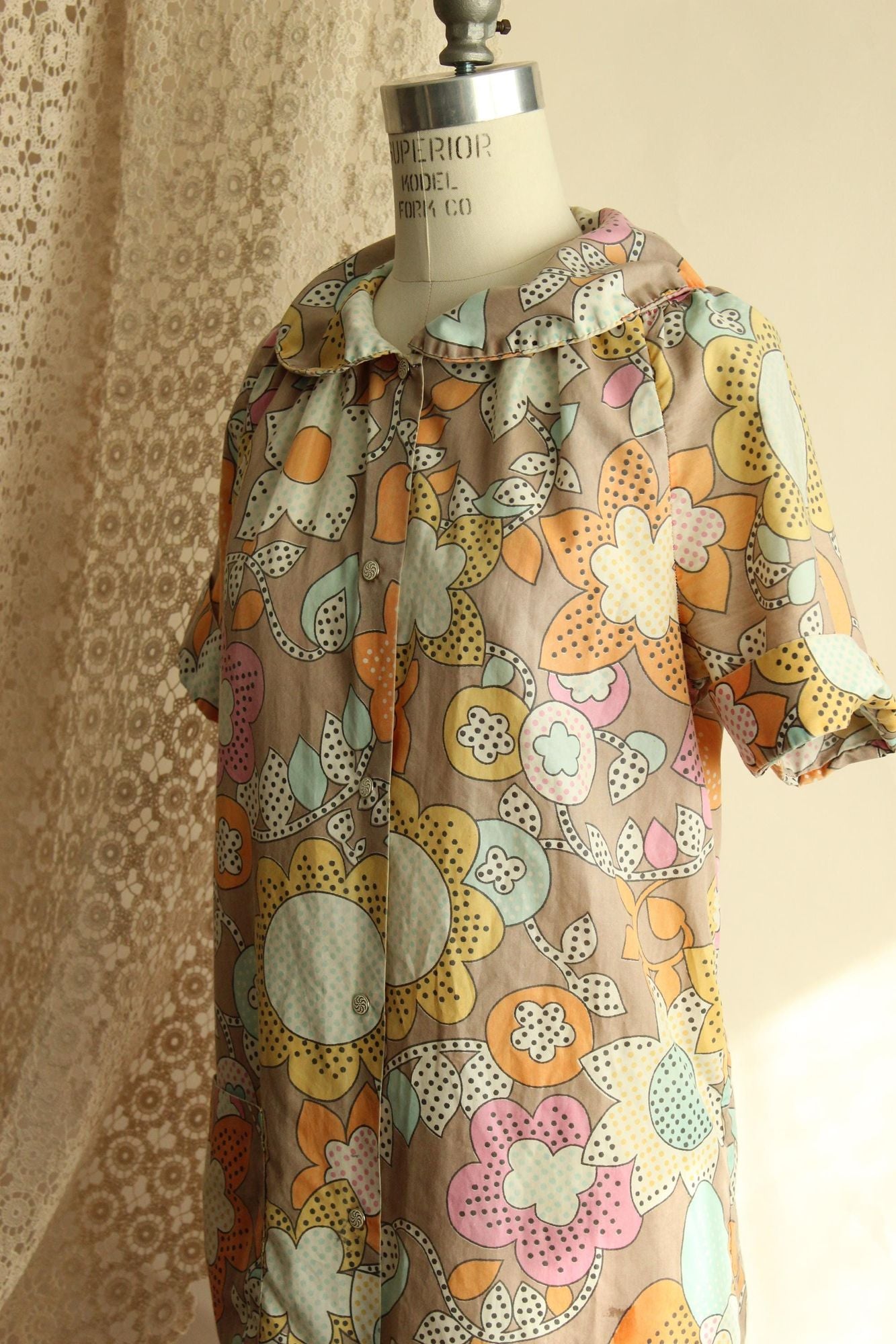 Vintage 1960s Floral Print Housecoat with Peter Pan Collar and Pockets