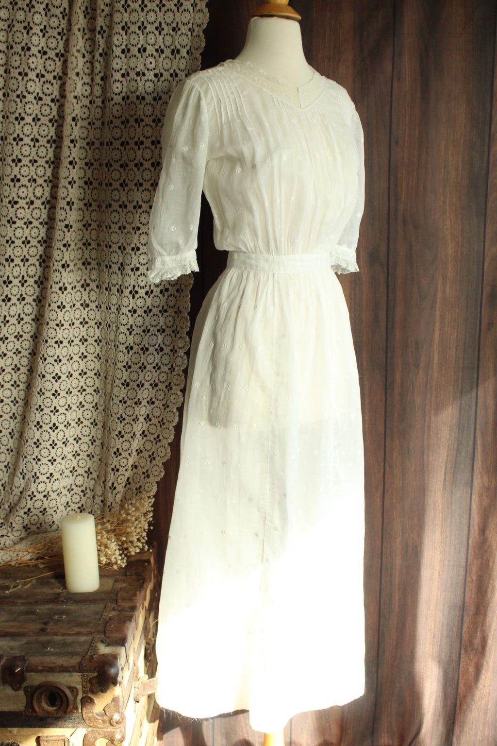 Vintage Antique 1900s 1910s Edwardian White Cotton And Lace Embroidered Dress