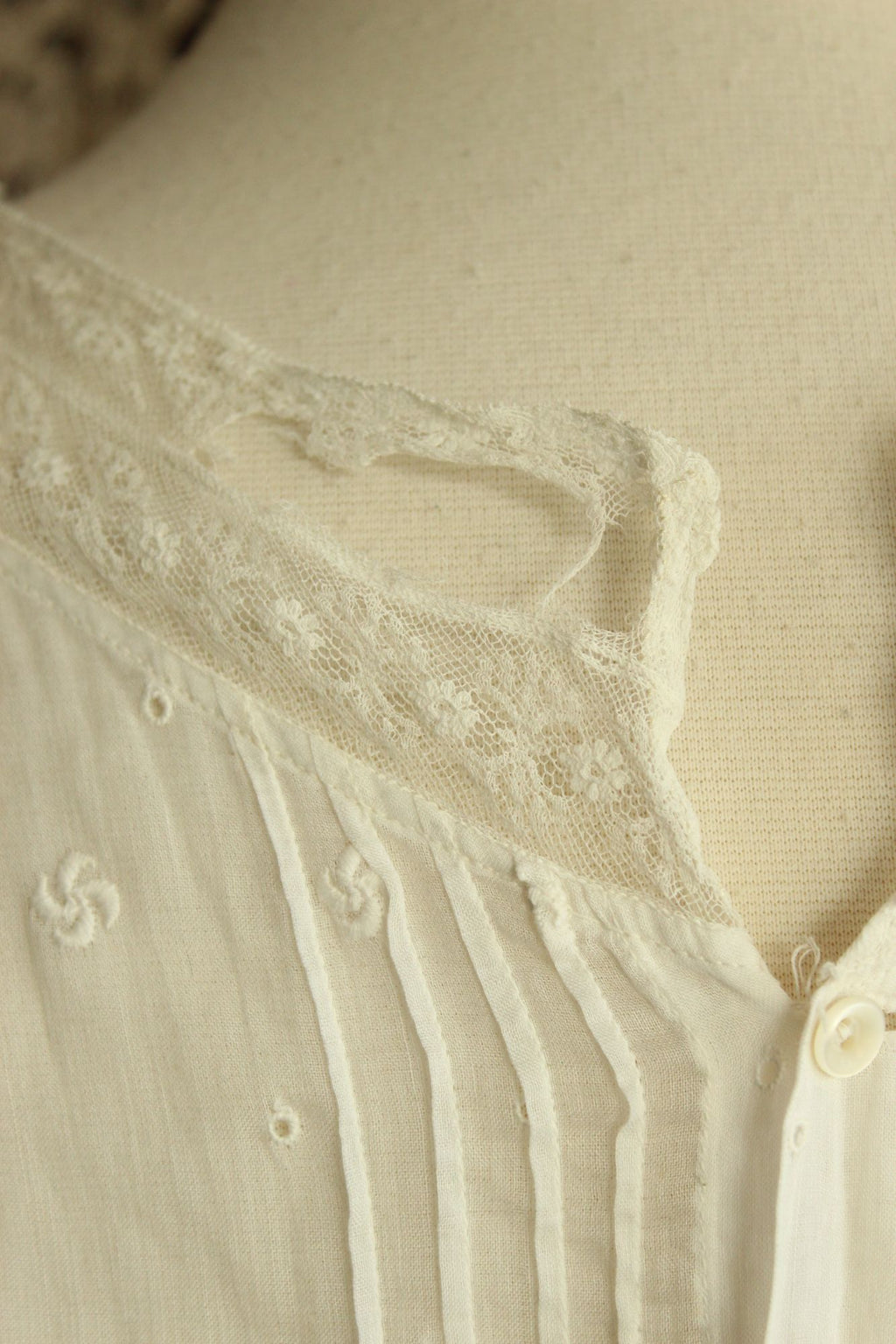 Vintage Antique 1900s 1910s Edwardian White Cotton And Lace Embroidered Dress