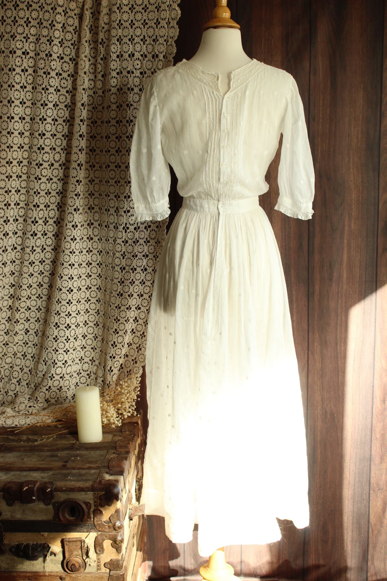 Vintage Antique 1900s 1910s Edwardian White Cotton And Lace Embroidered Dress