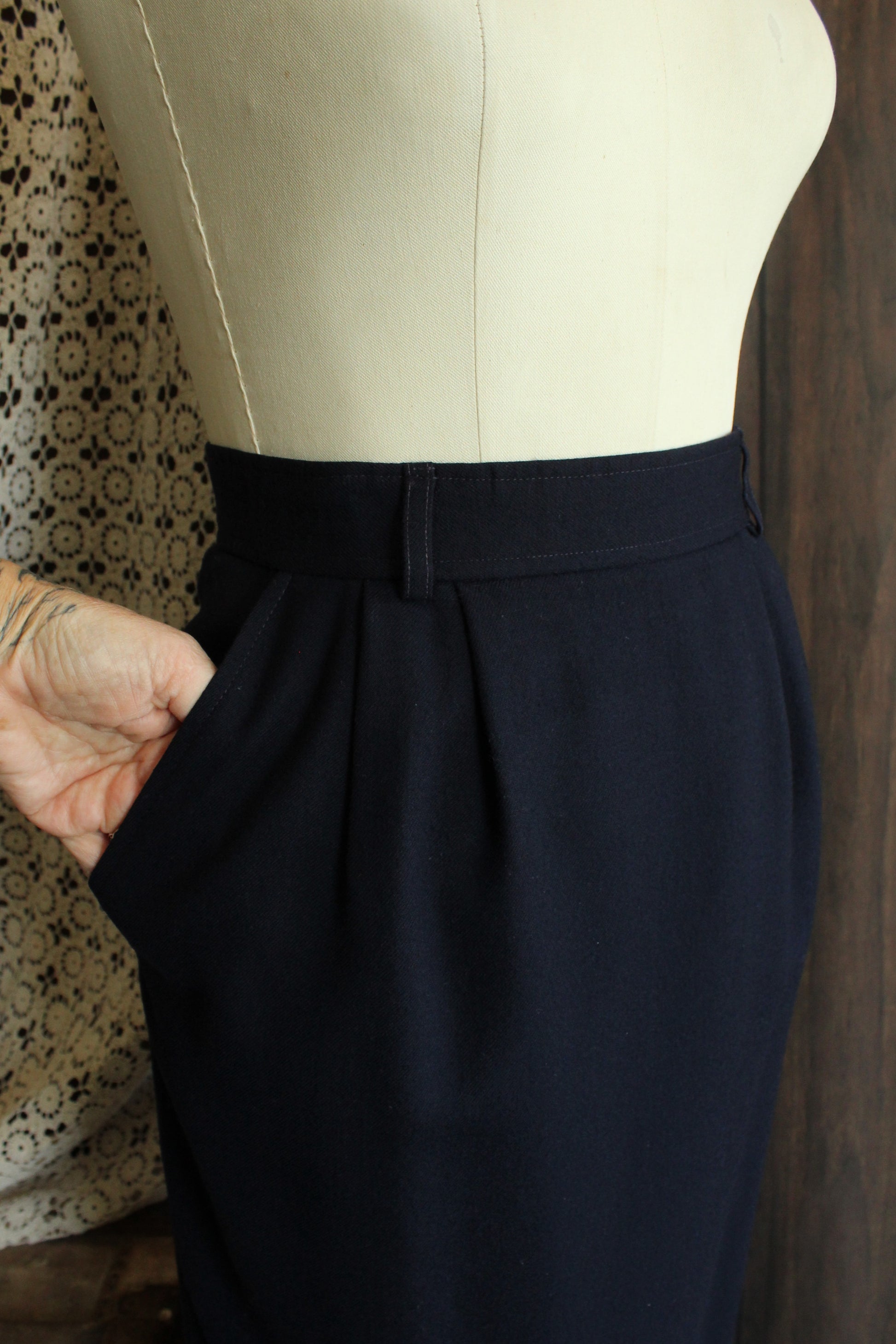 Vintage 1990s Evan Picone Blue Wool Pencil Skirt with Pockets
