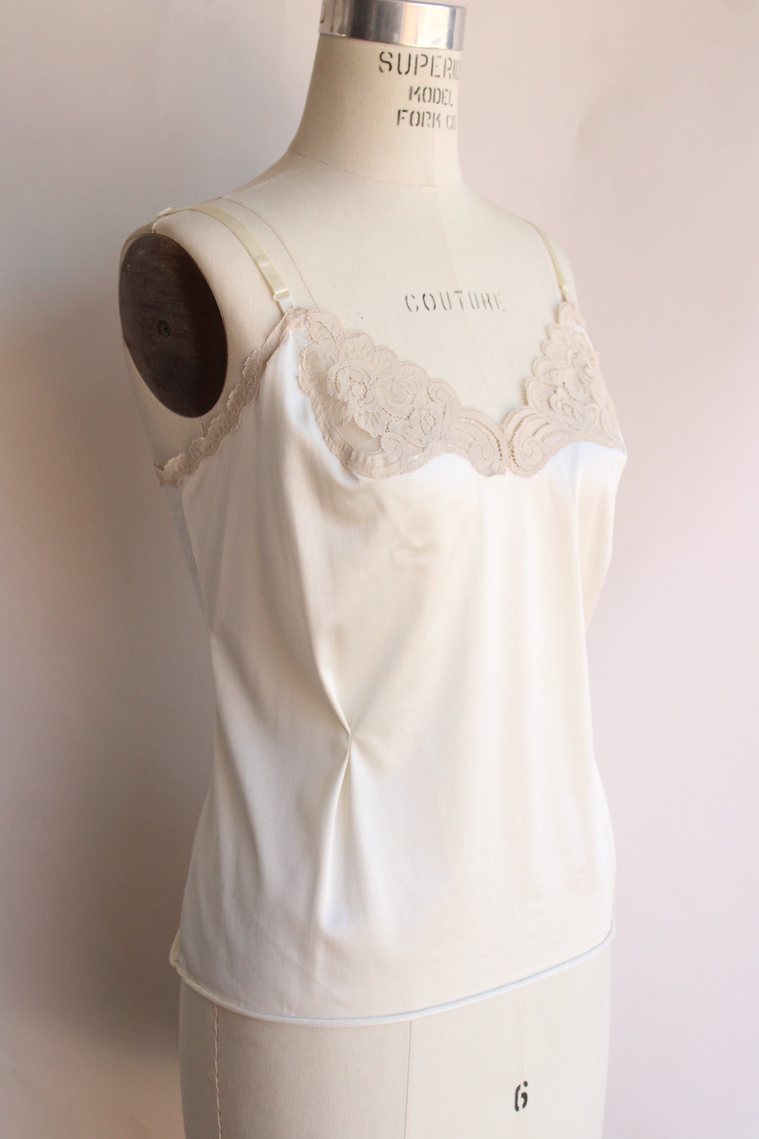 Lace trim cami in white – Style Hax