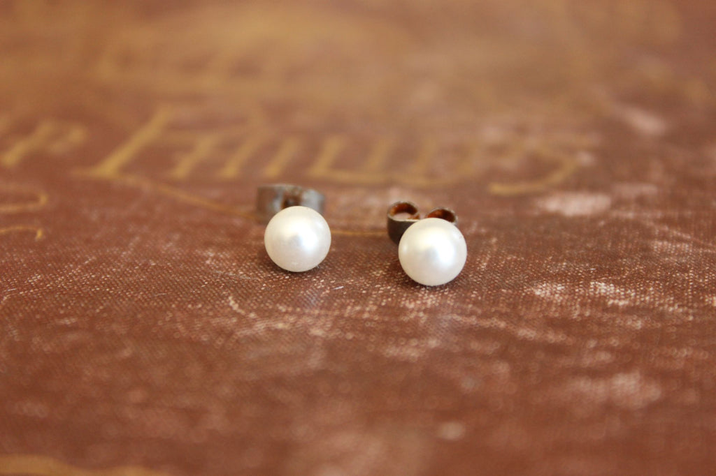 Vintage White Faux Pearl Stud Earrings