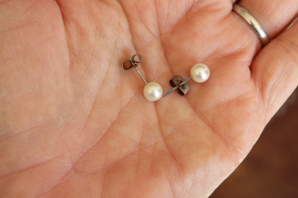 Vintage White Faux Pearl Stud Earrings