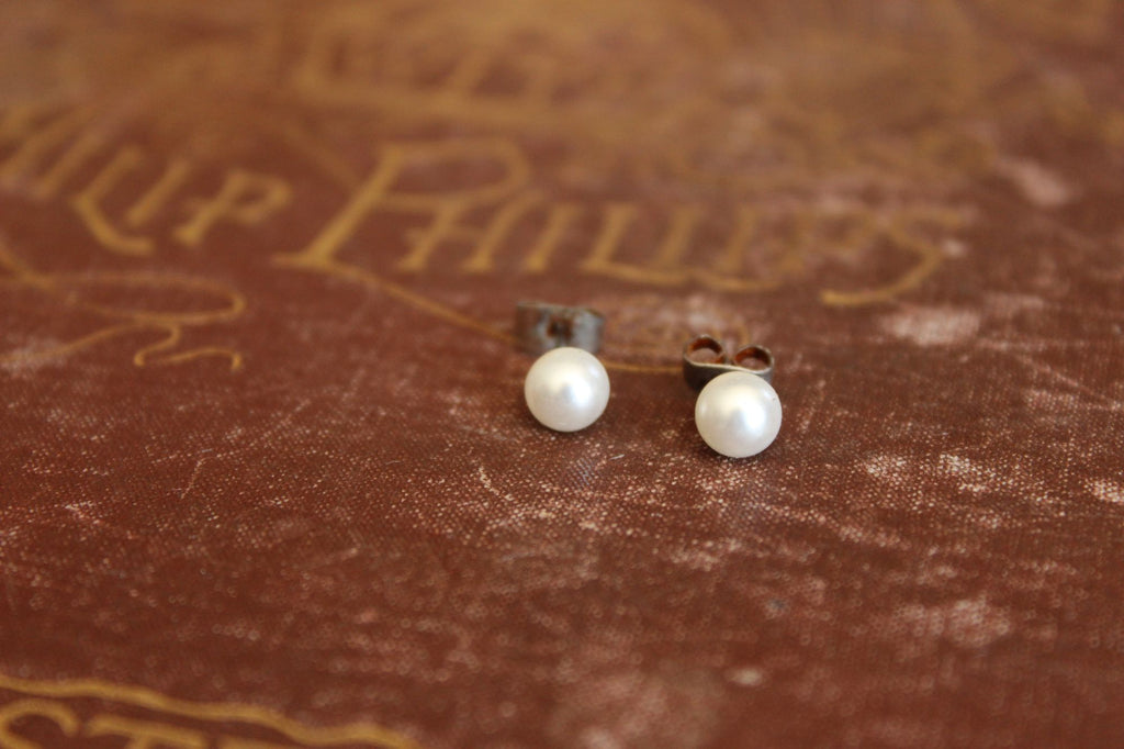 Vintage White Faux Pearl Stud Earrings