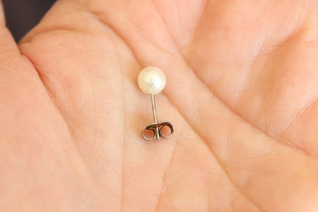 Vintage White Faux Pearl Stud Earrings