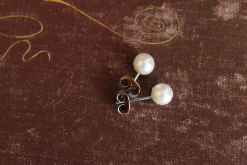 Vintage White Faux Pearl Stud Earrings