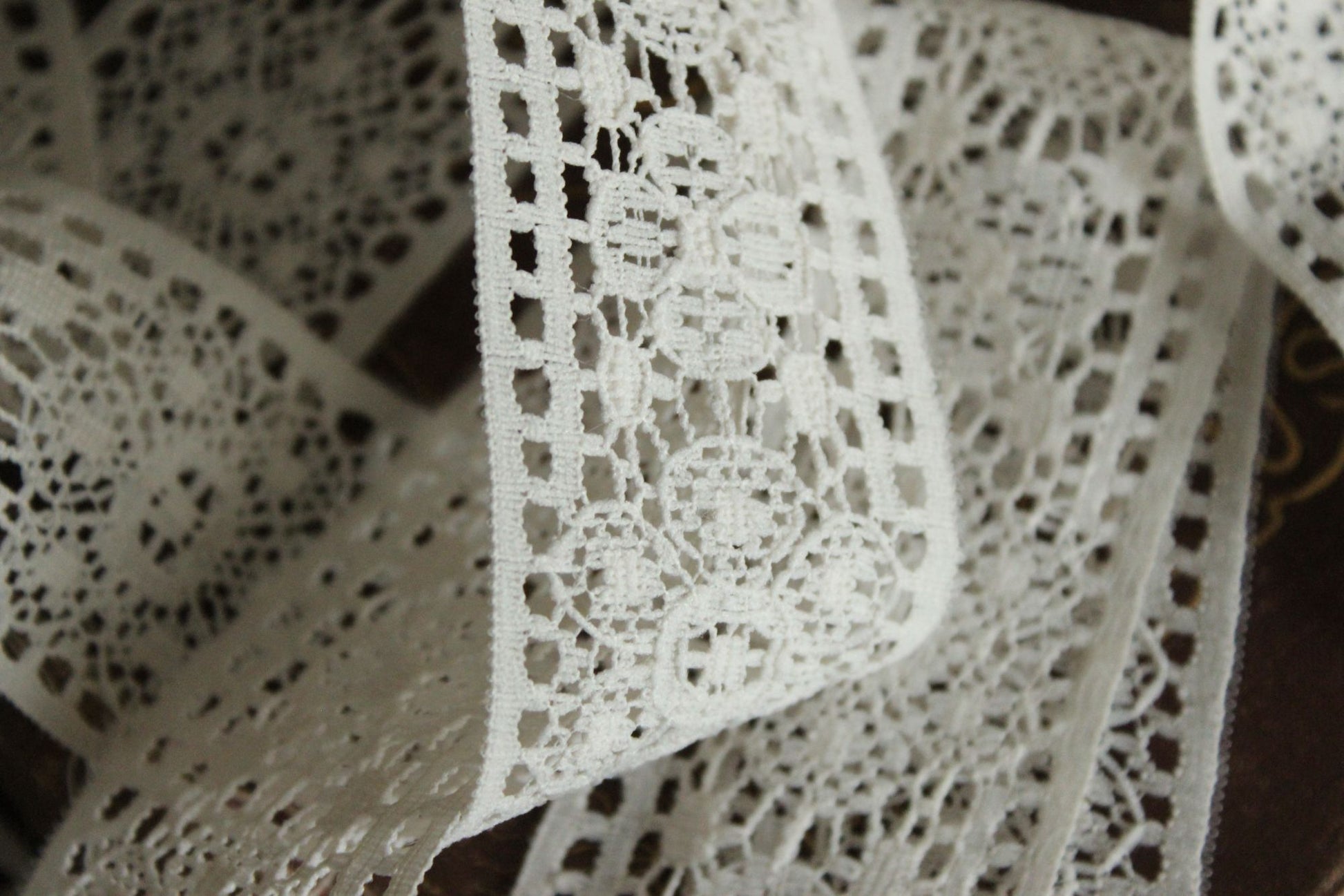 Vintage 1960s Ivory Lace Trim, 2.5 Yard, 1.75" Wide