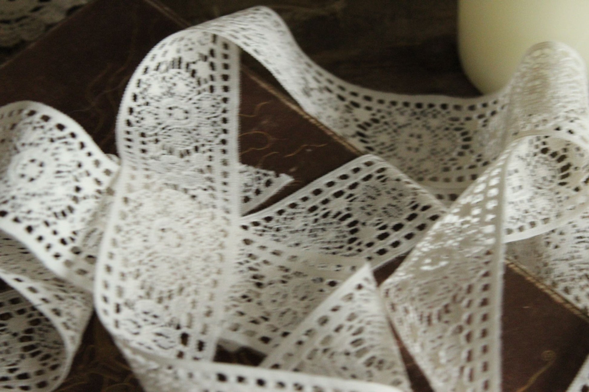 Vintage 1960s Ivory Lace Trim, 2.5 Yard, 1.75" Wide