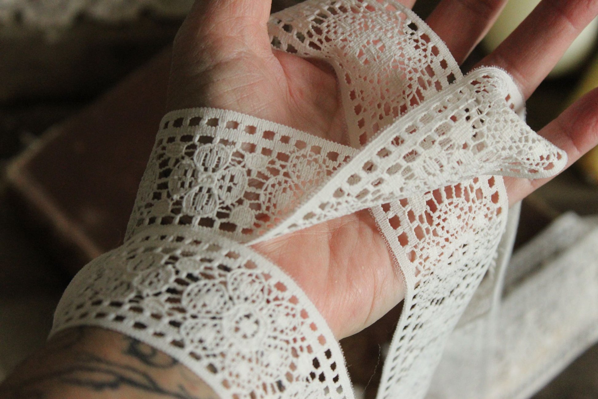Vintage 1960s Ivory Lace Trim, 2.5 Yard, 1.75" Wide