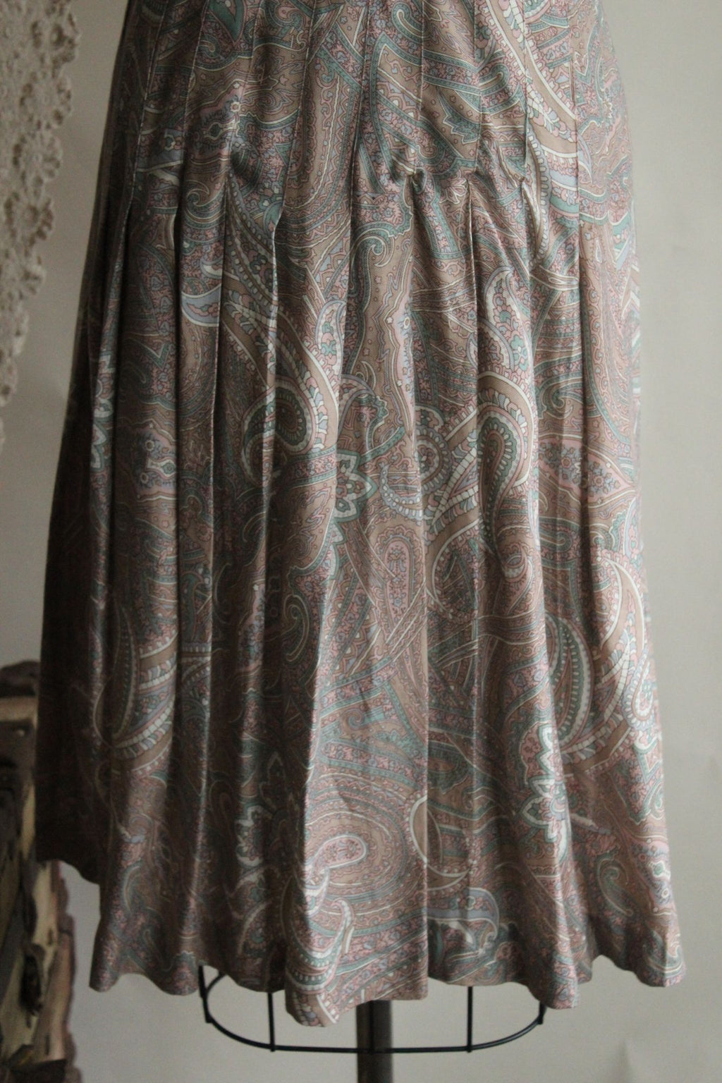 Vintage 1990s SK & Company Pleated  Paisley Print Skirt