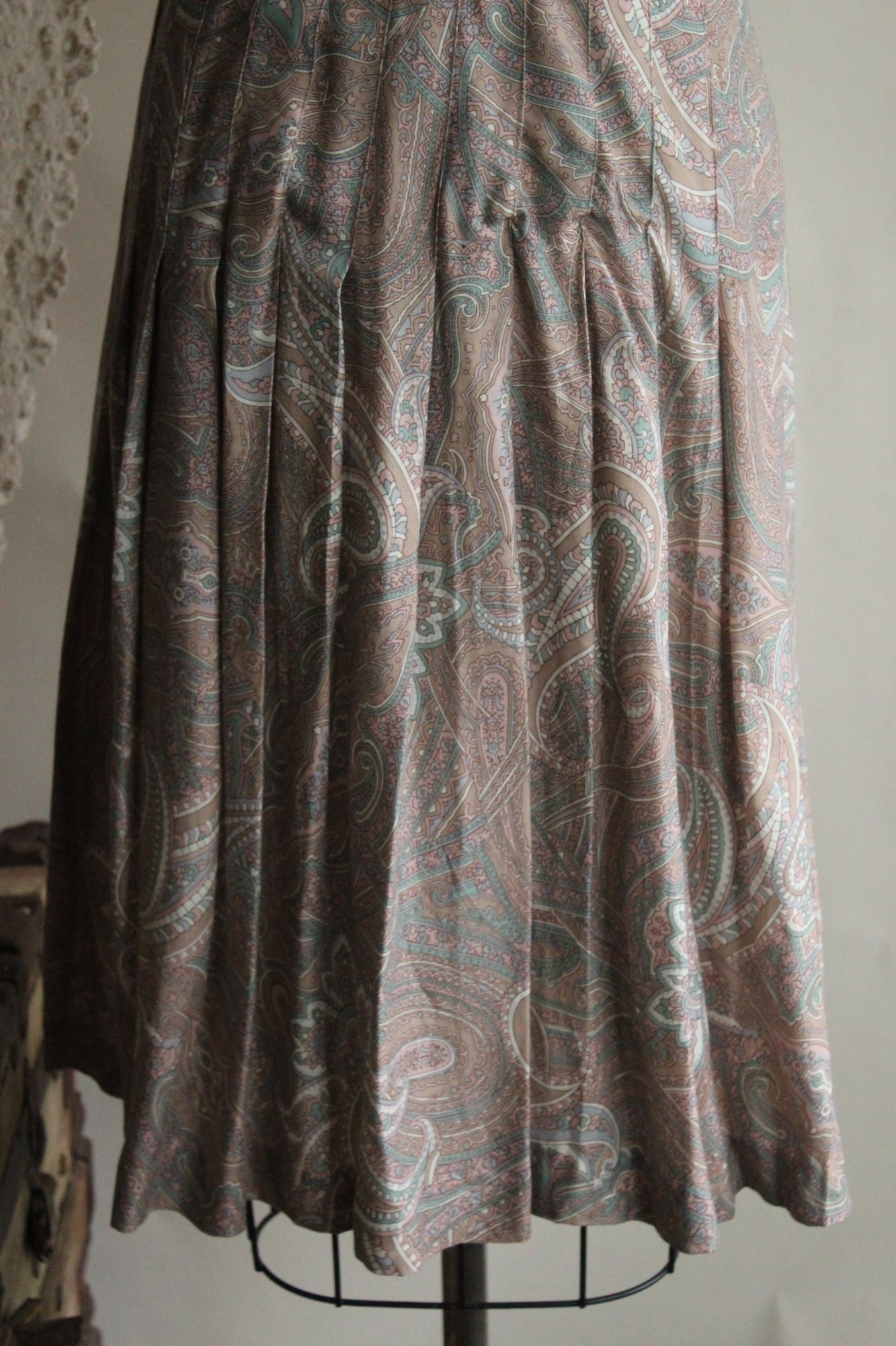 Vintage 1990s SK & Company Pleated  Paisley Print Skirt
