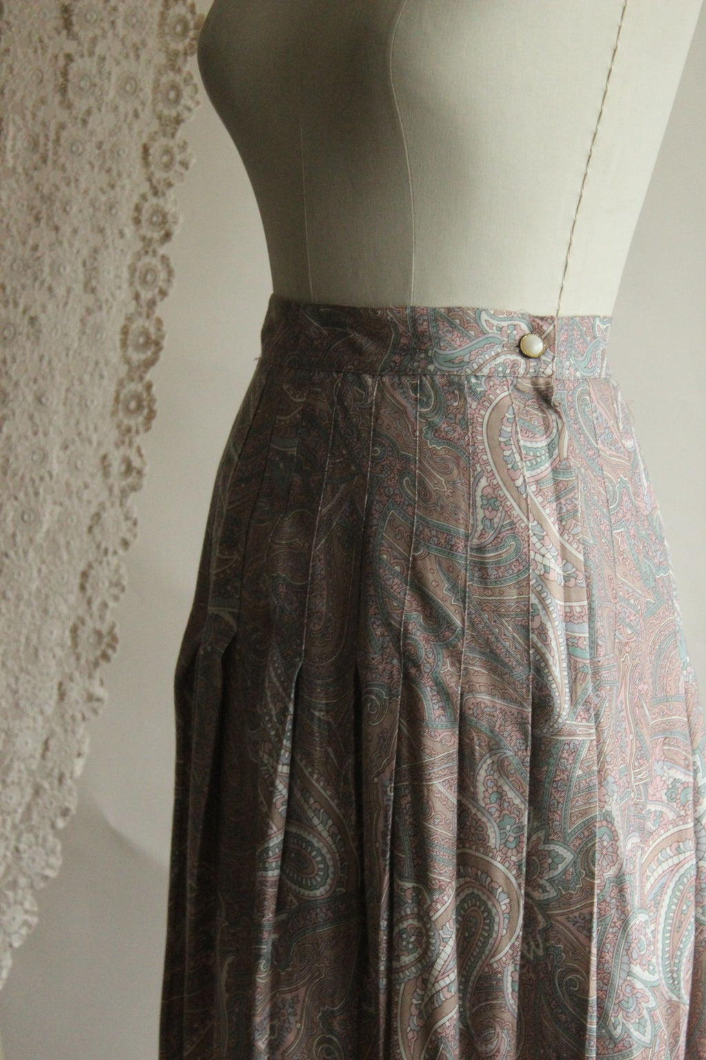 Vintage 1990s SK & Company Pleated  Paisley Print Skirt