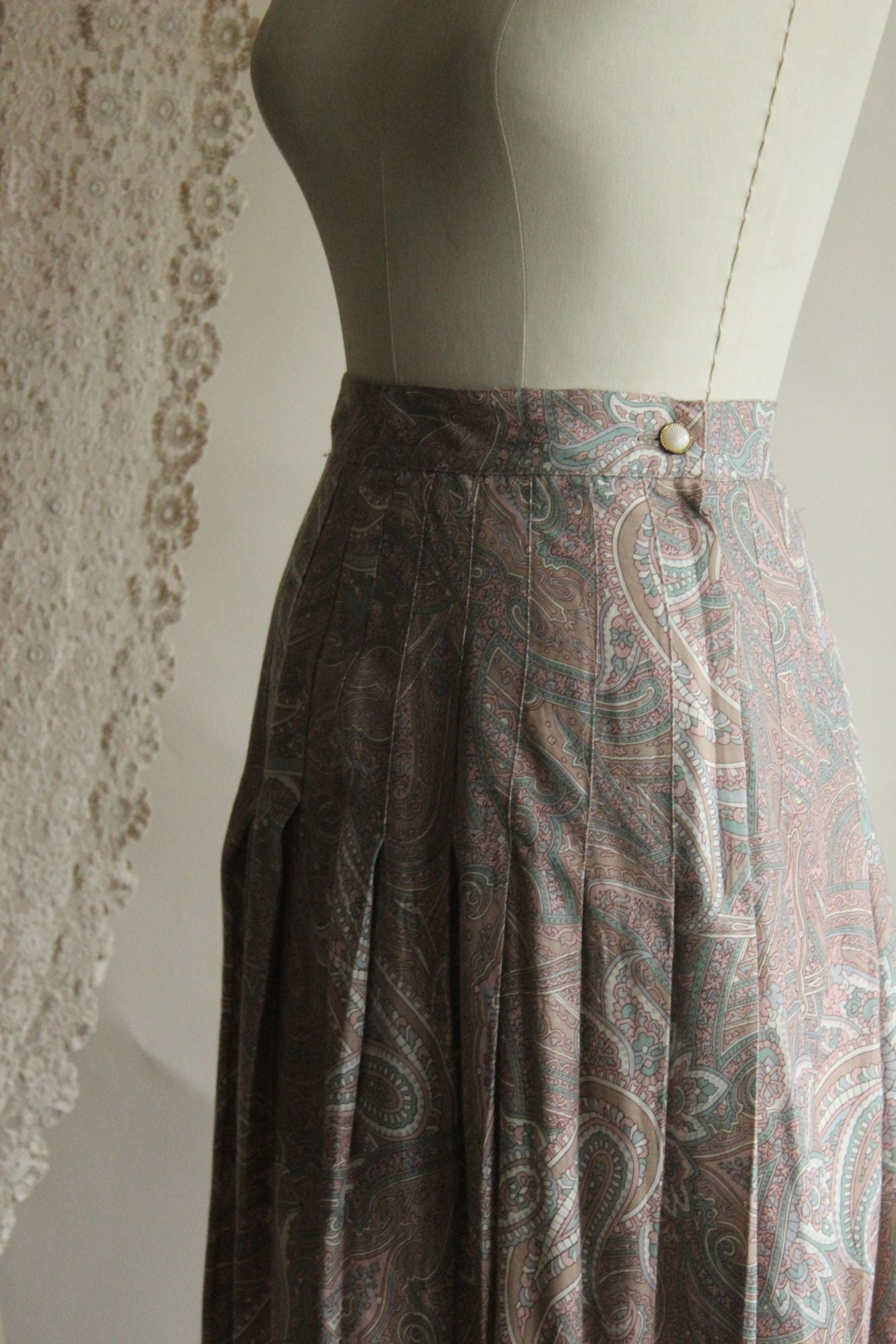 Vintage 1990s SK & Company Pleated  Paisley Print Skirt