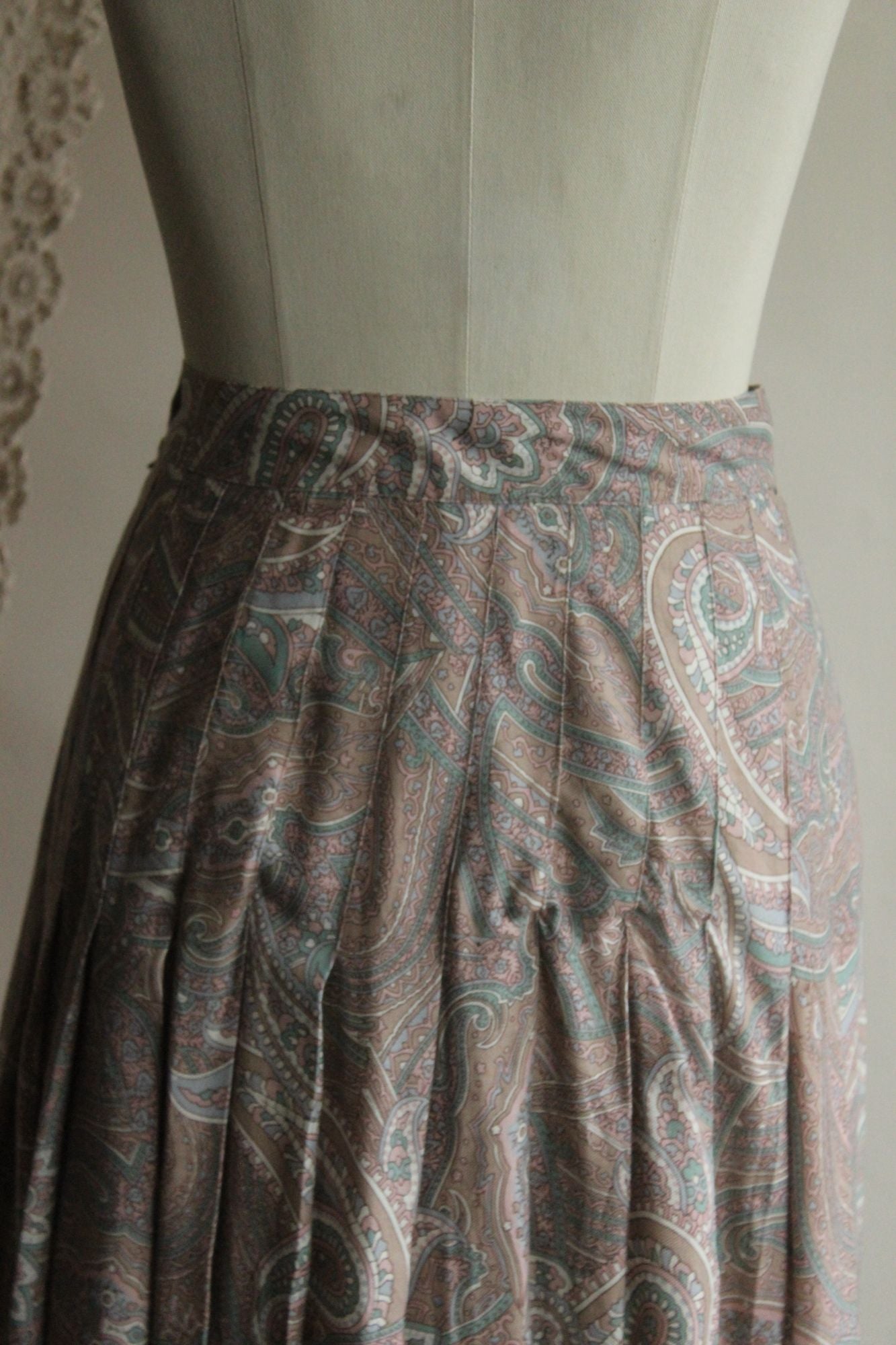 Vintage 1990s SK & Company Pleated  Paisley Print Skirt