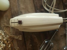 Vintage 1970s Sunbeam Mixmaster Hand Mixer