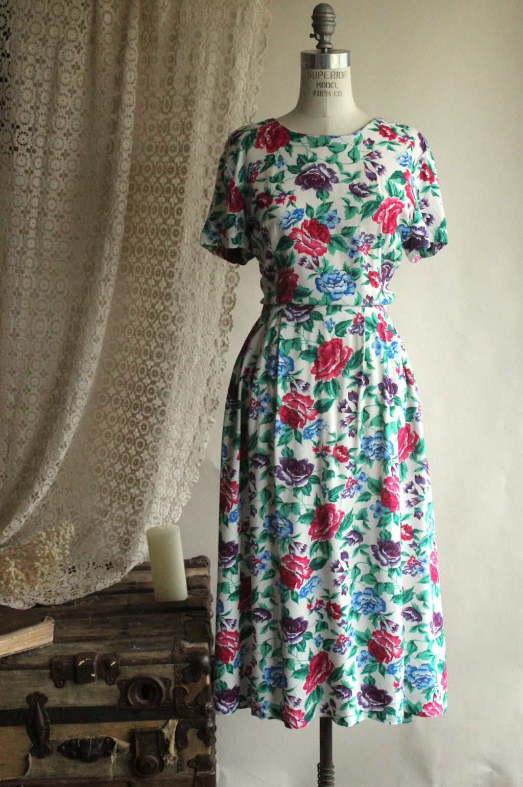 Vintage 1980's Tareti Howard Levi Floral print with Criss Cross Back,